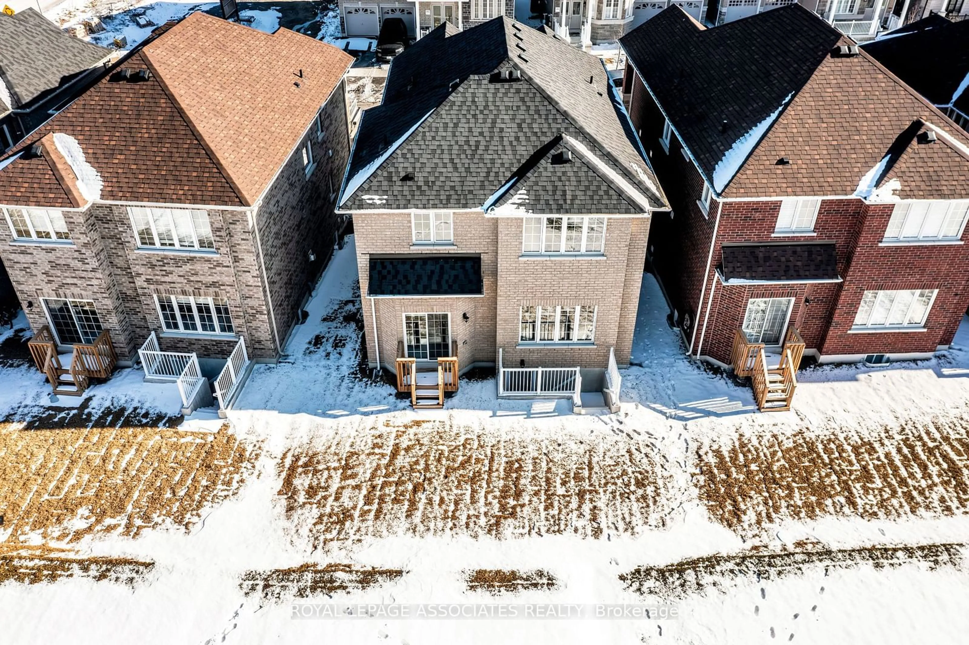 A pic from outside/outdoor area/front of a property/back of a property/a pic from drone, unknown for 6 Creedon Cres, Ajax Ontario L1T 0P7