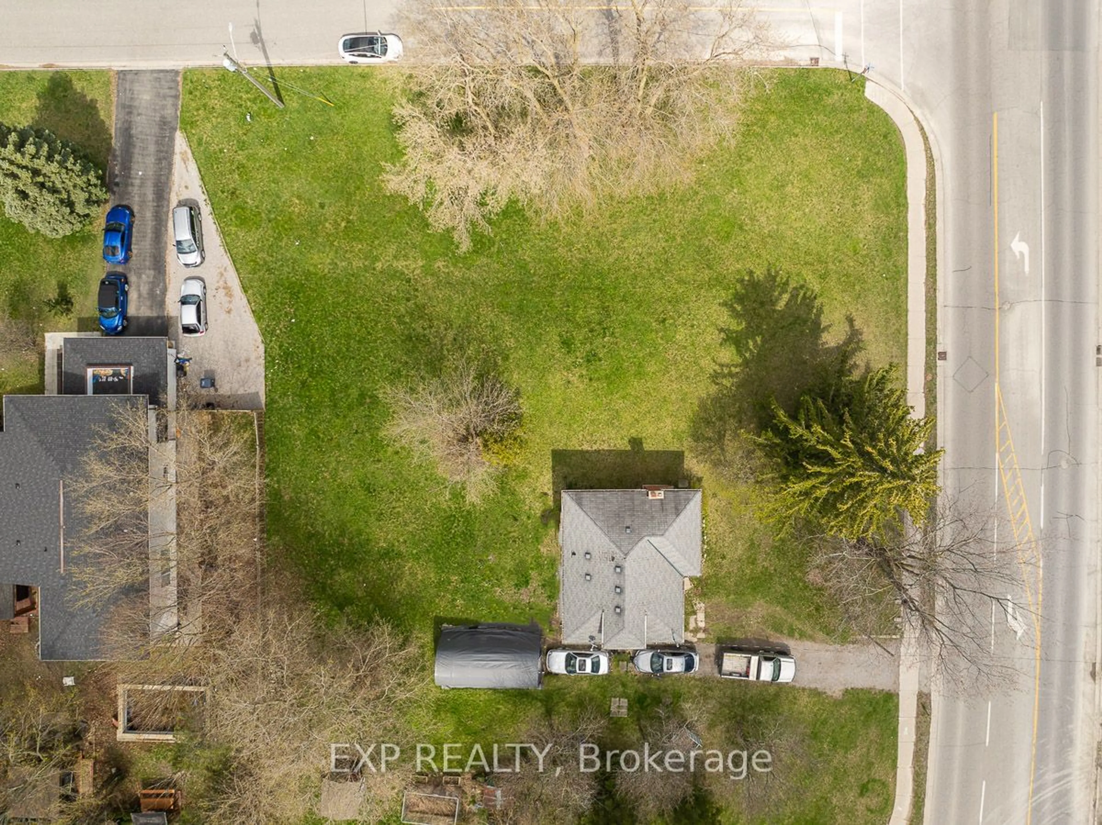 A pic from outside/outdoor area/front of a property/back of a property/a pic from drone, unknown for 2030 Ritson Rd, Oshawa Ontario L1H 8L7