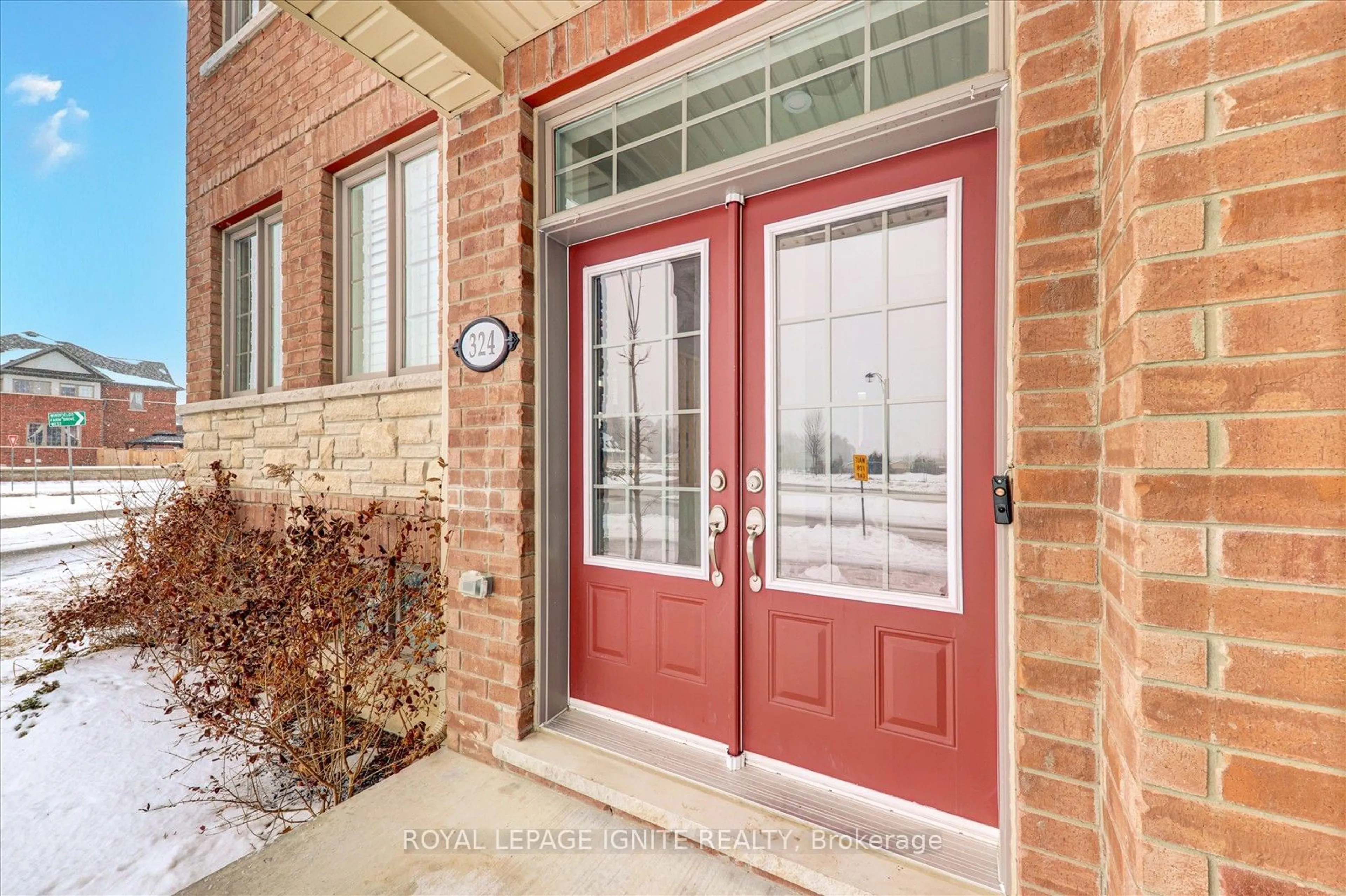 Indoor entryway for 324 BRITANNIA Ave, Oshawa Ontario L1L 0L6