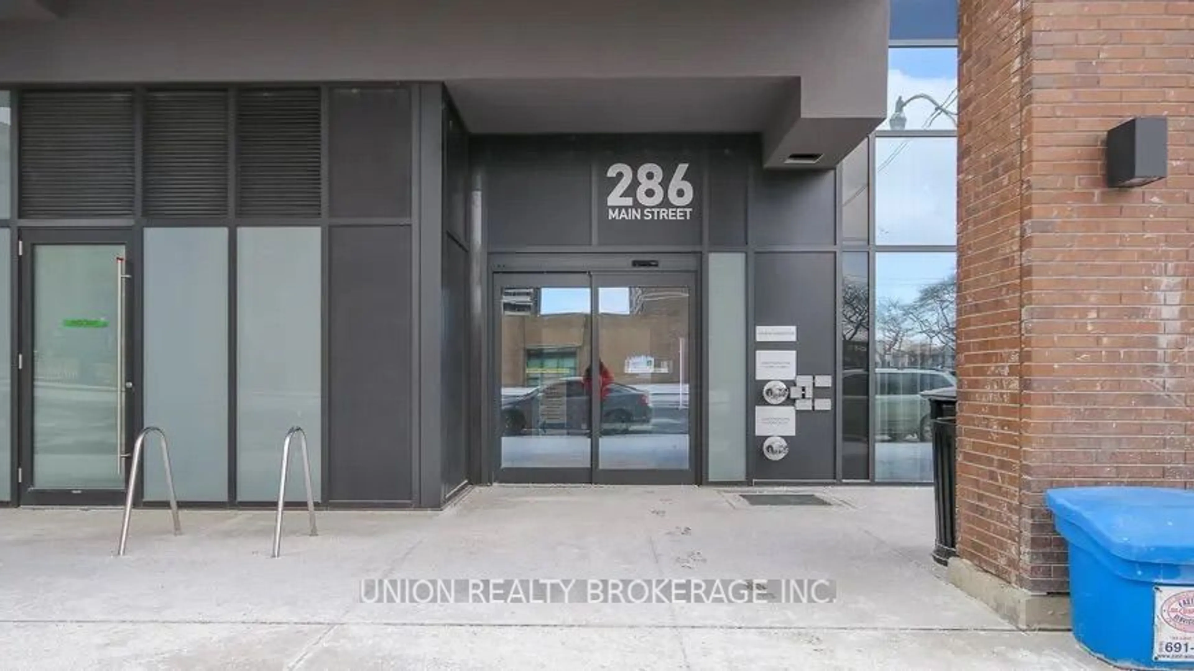 Indoor foyer for 286 Main St #606, Toronto Ontario M4C 0B3