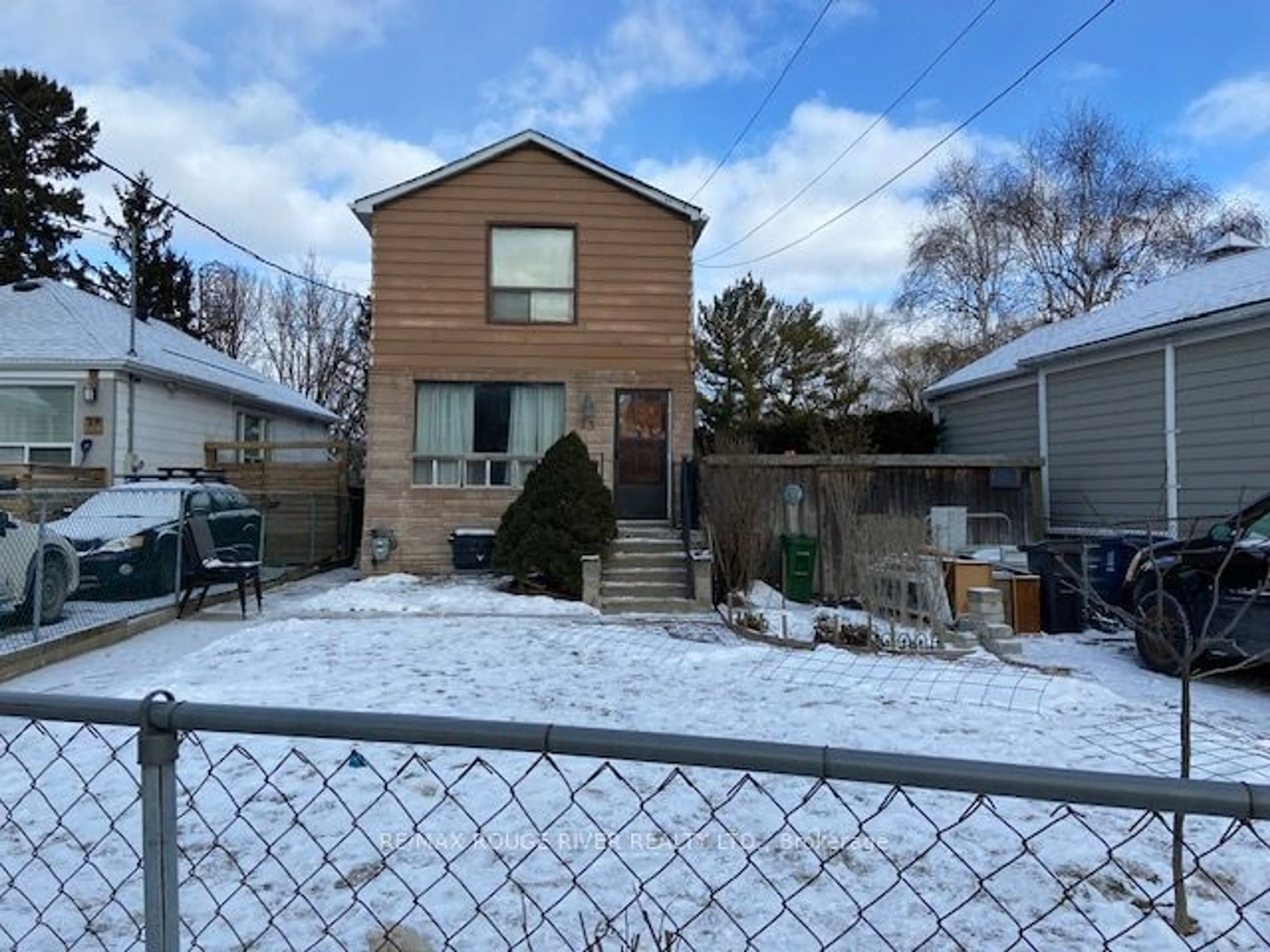 A pic from outside/outdoor area/front of a property/back of a property/a pic from drone, street for 23 Westlake Cres, Toronto Ontario M4C 2X3