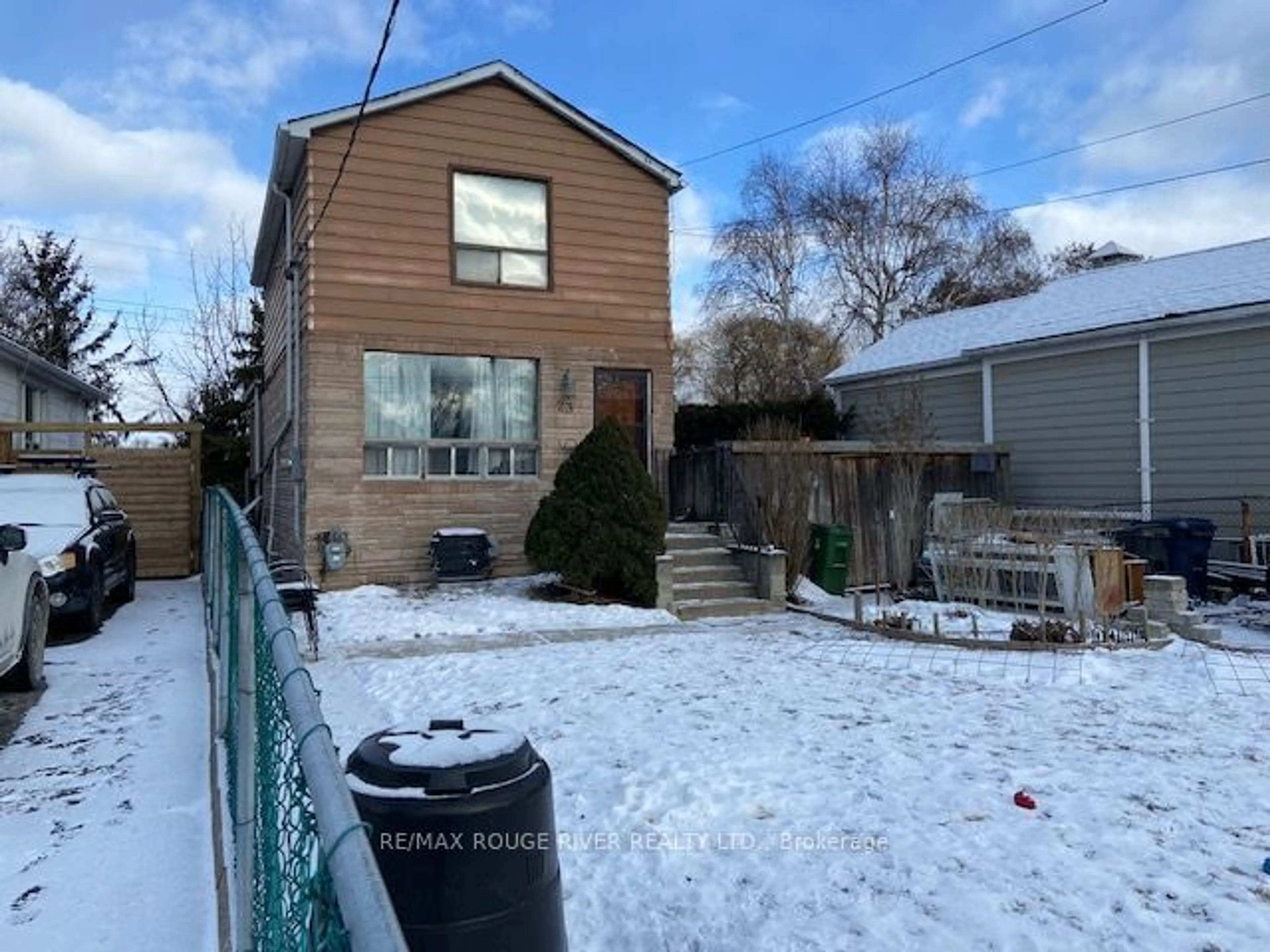 A pic from outside/outdoor area/front of a property/back of a property/a pic from drone, street for 23 Westlake Cres, Toronto Ontario M4C 2X3