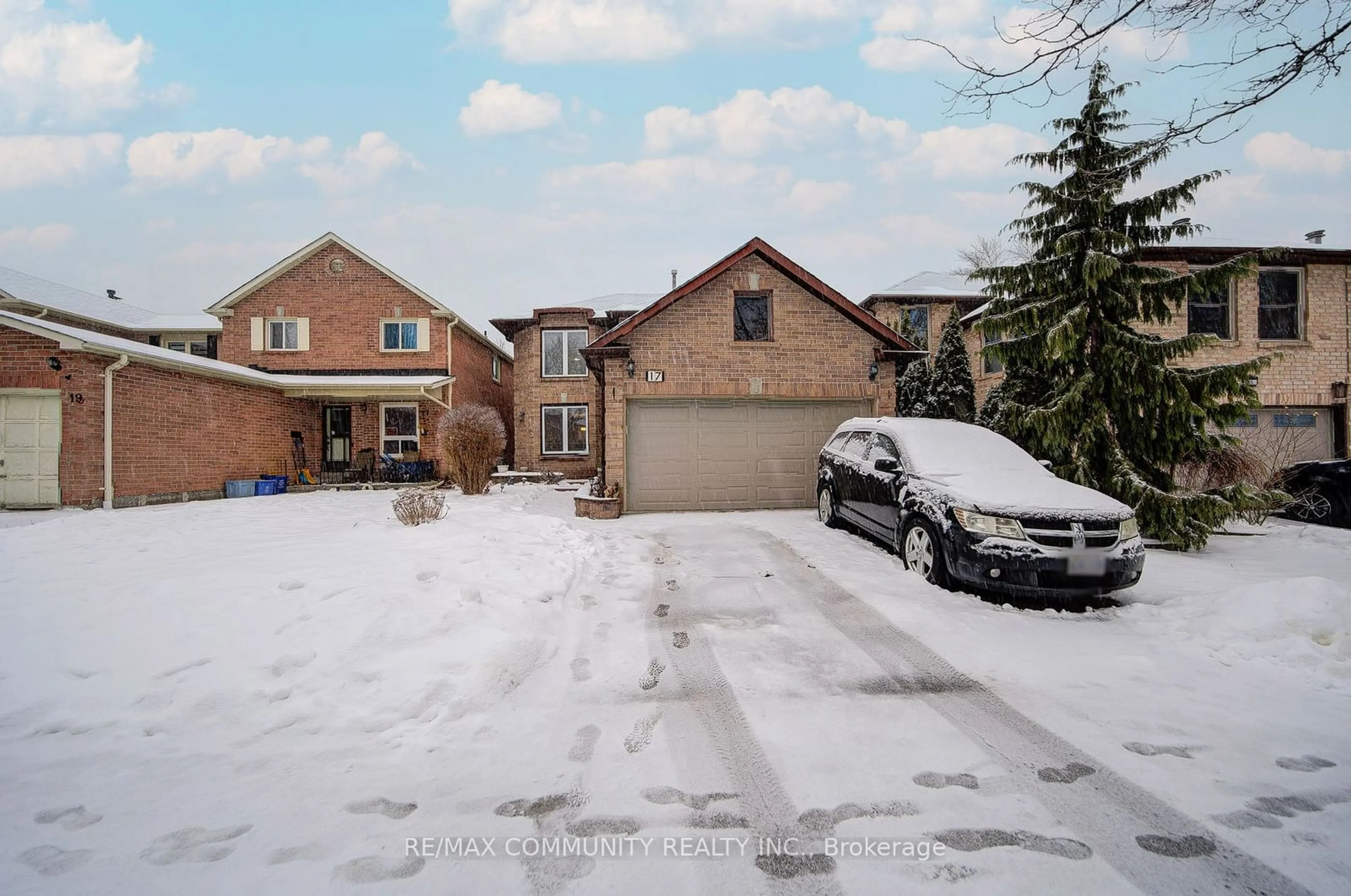 A pic from outside/outdoor area/front of a property/back of a property/a pic from drone, street for 17 Brightly Dr, Ajax Ontario L1T 1S2