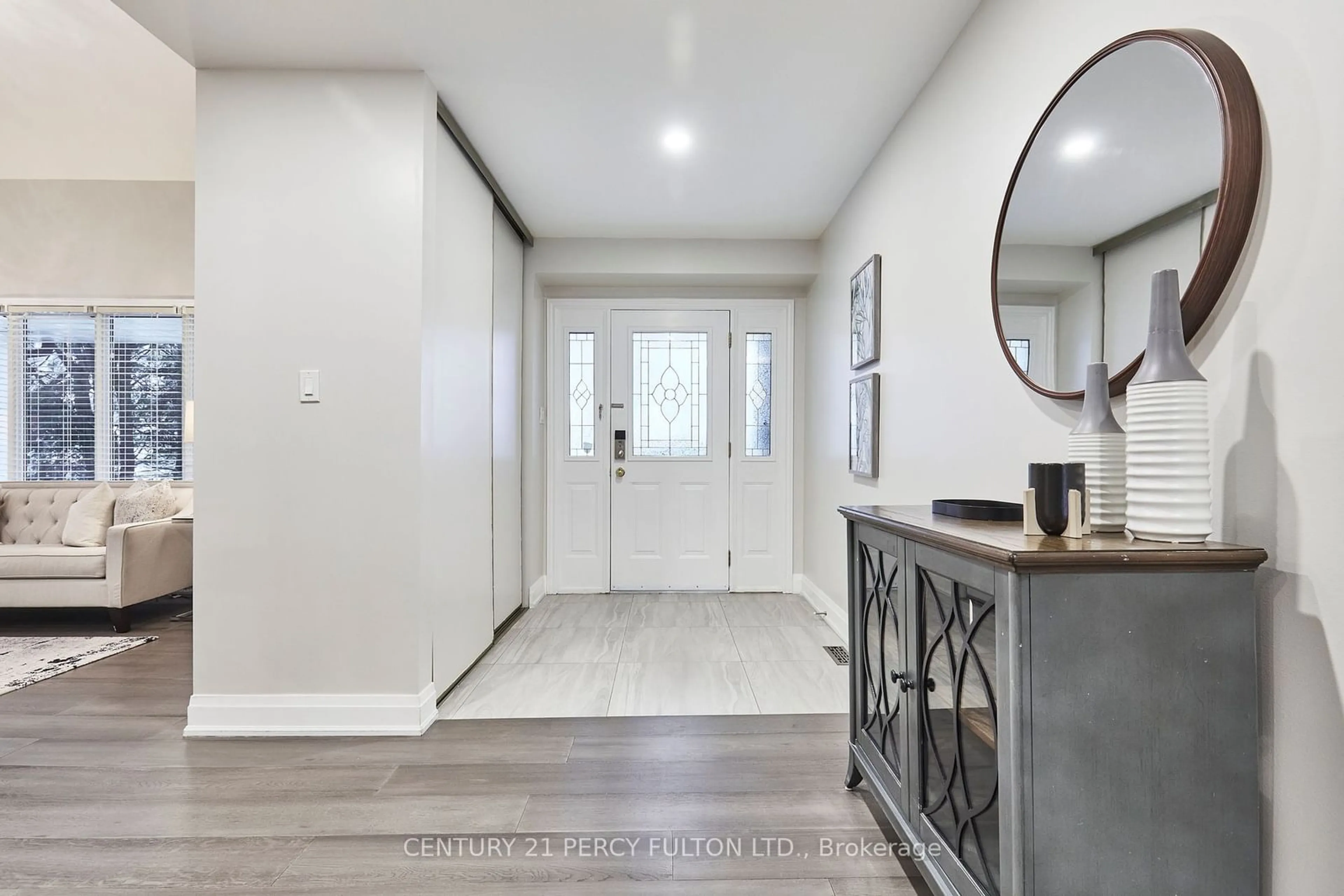 Indoor entryway for 1816 Storrington St, Pickering Ontario L1V 2Y5