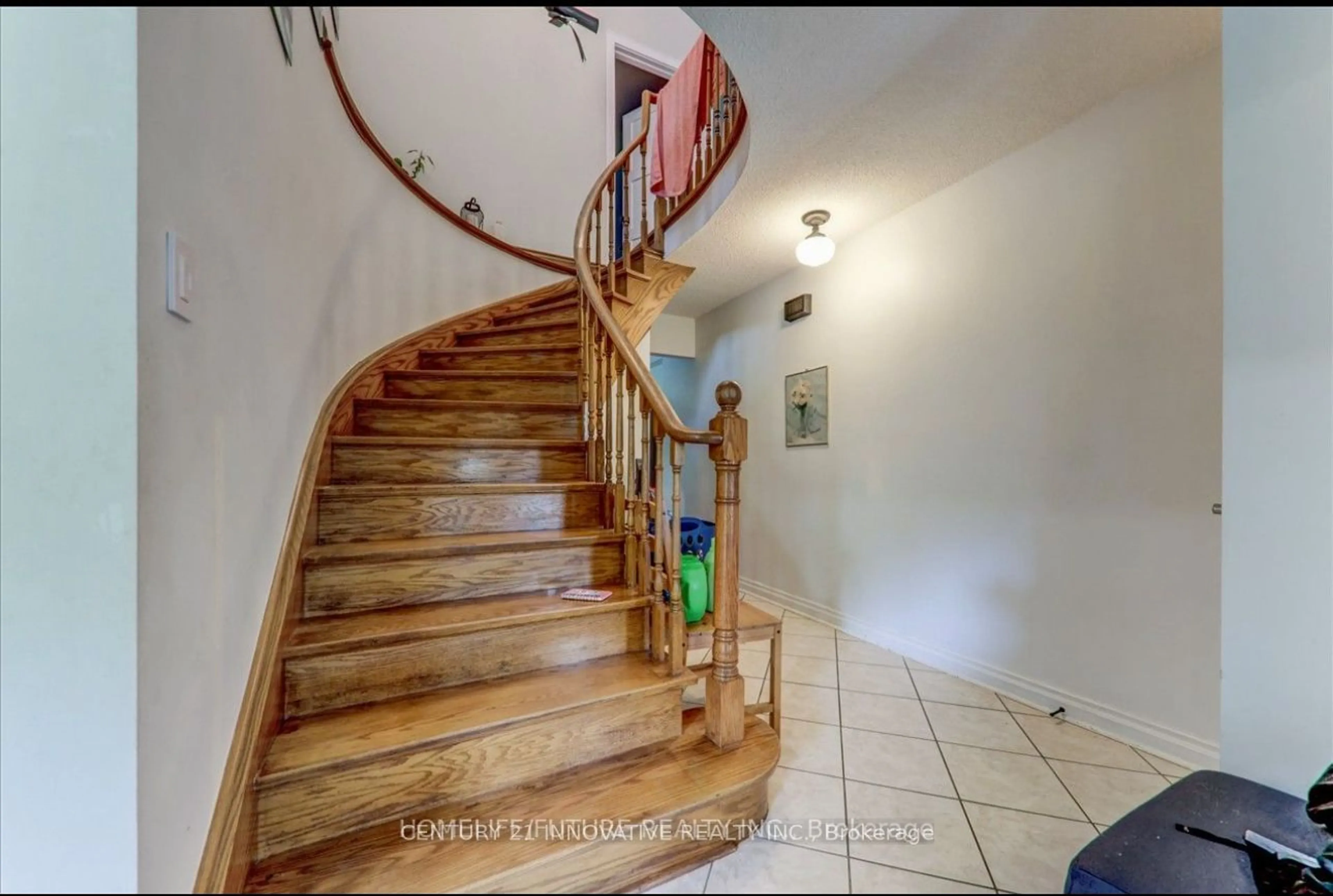 Stairs for 172 Lawson Rd, Toronto Ontario M1C 2J4