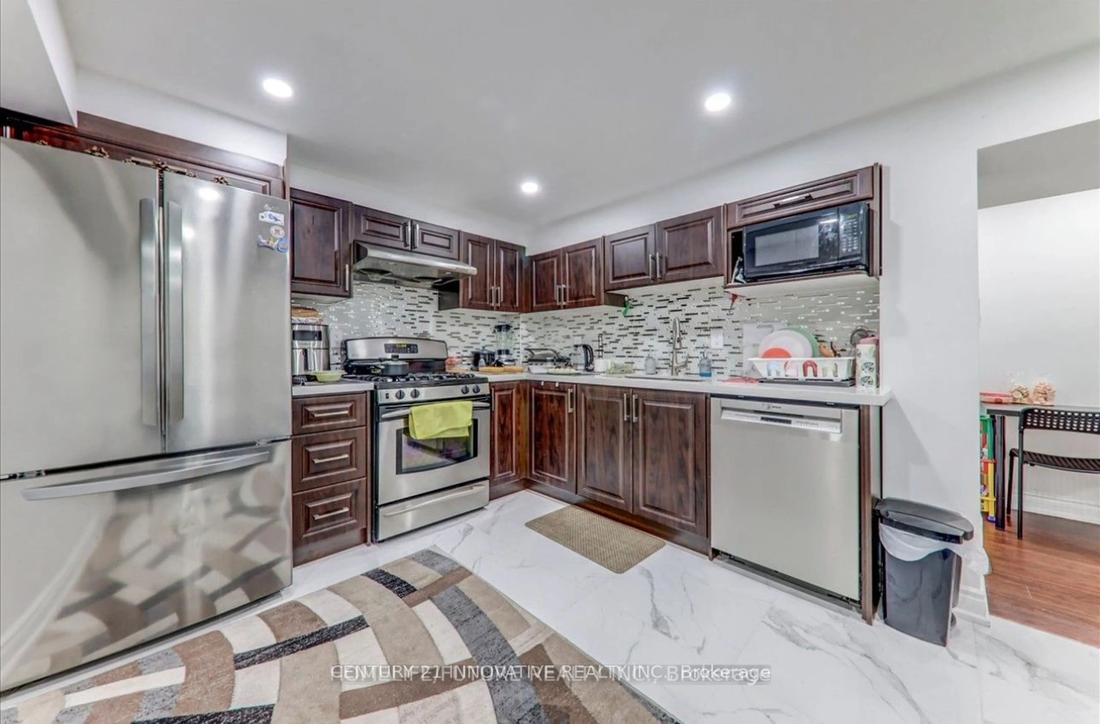 Open concept kitchen, ceramic/tile floor for 172 Lawson Rd, Toronto Ontario M1C 2J4