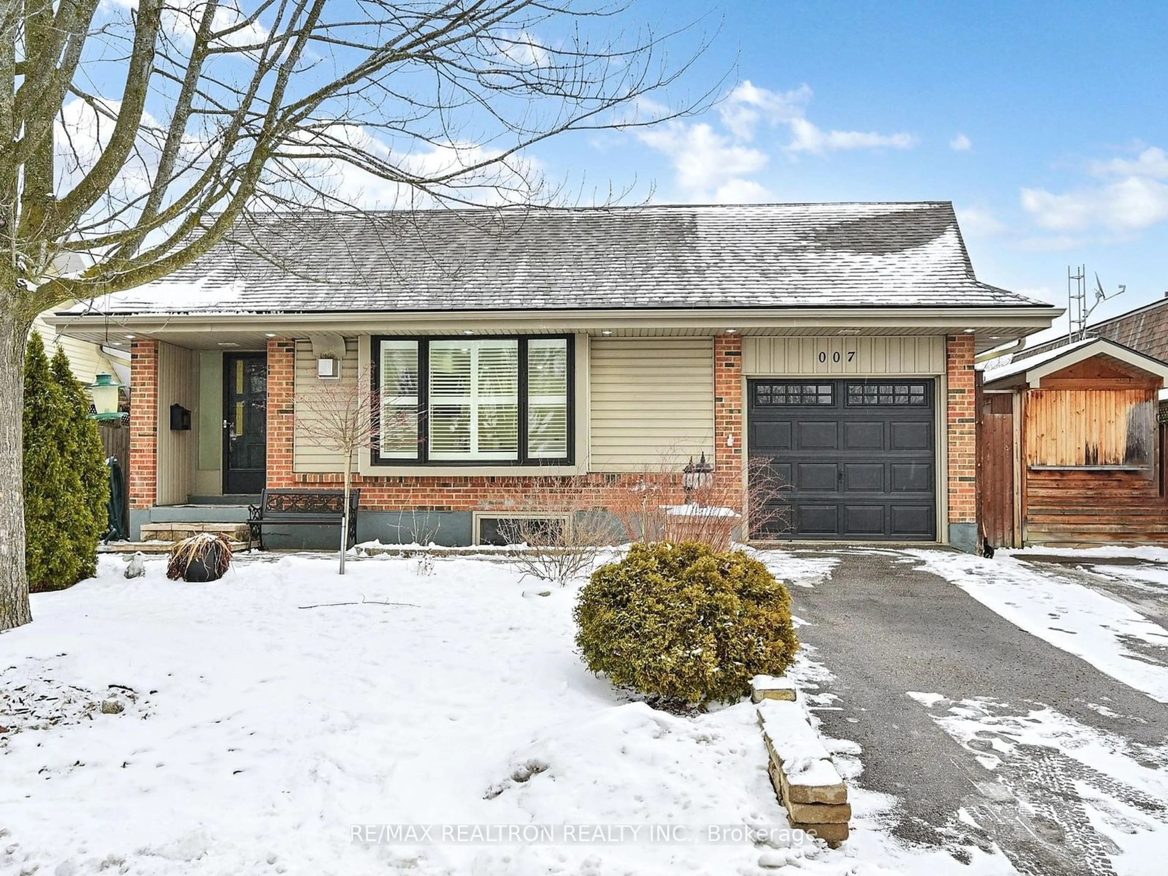 Home with brick exterior material, street for 7 Cardiff Crt, Whitby Ontario L1N 5N8