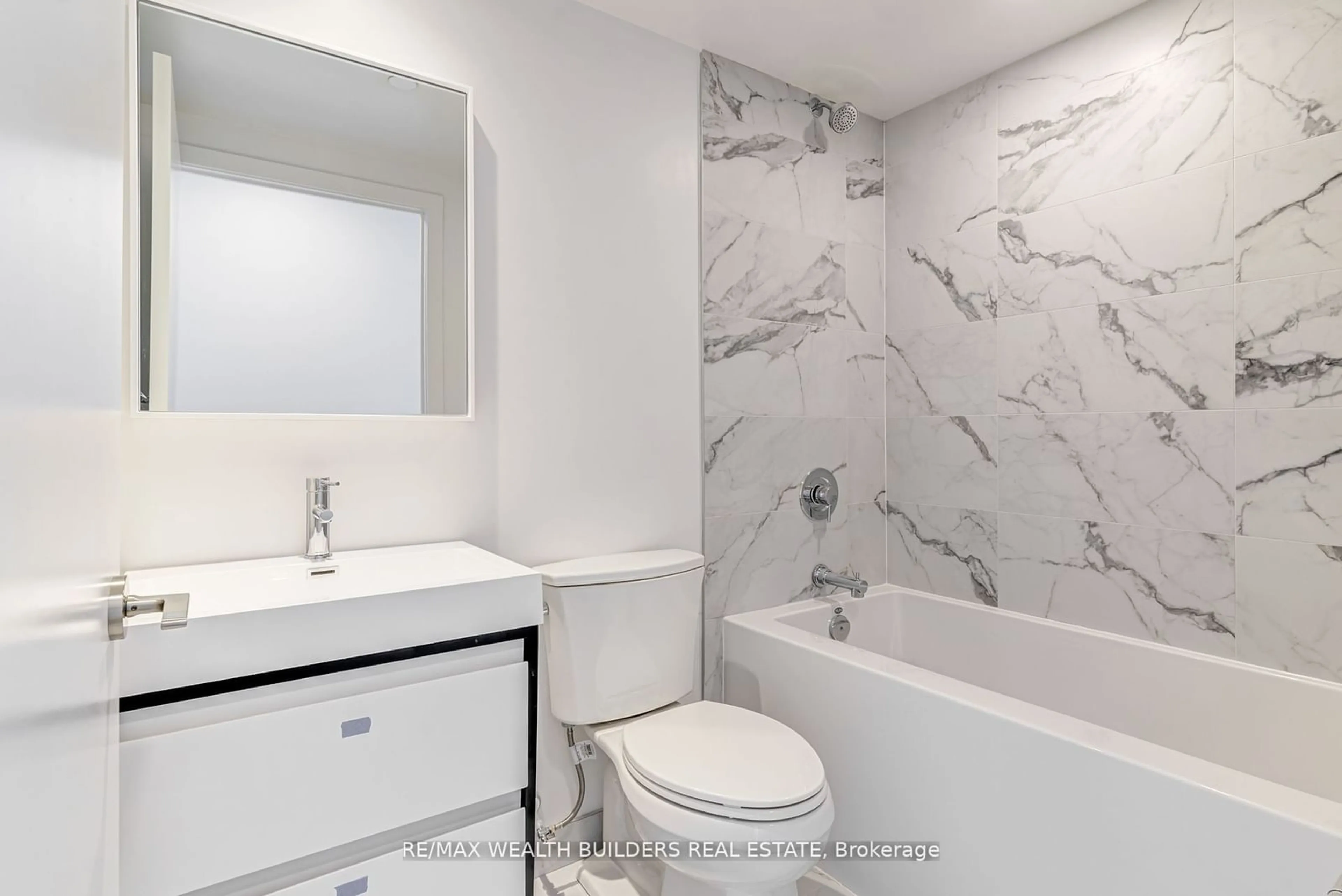 Contemporary bathroom, ceramic/tile floor for 150 Logan Ave #627, Toronto Ontario M4M 0E4