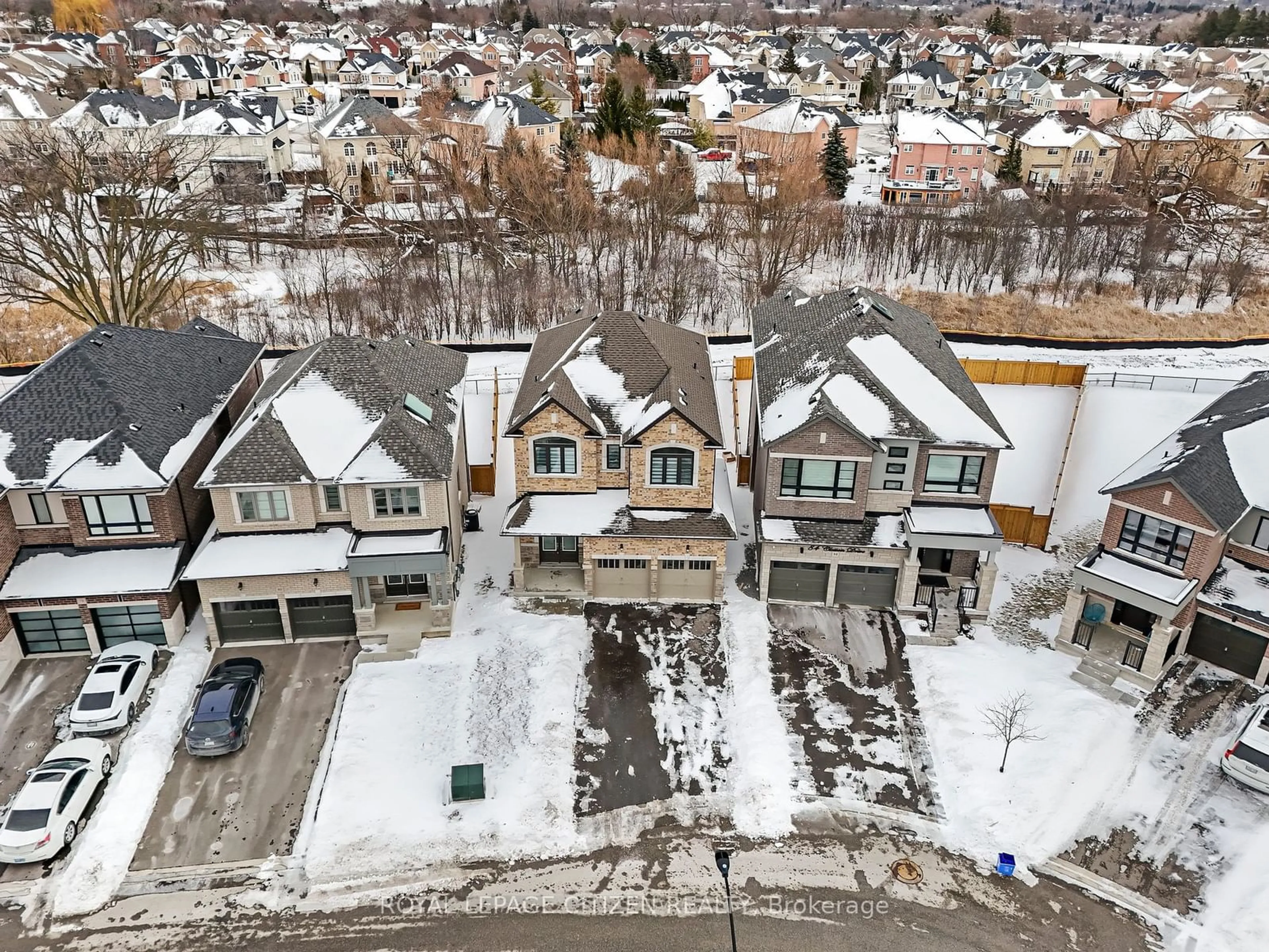 A pic from outside/outdoor area/front of a property/back of a property/a pic from drone, street for 82 Closson Dr, Whitby Ontario L1N 9Y6