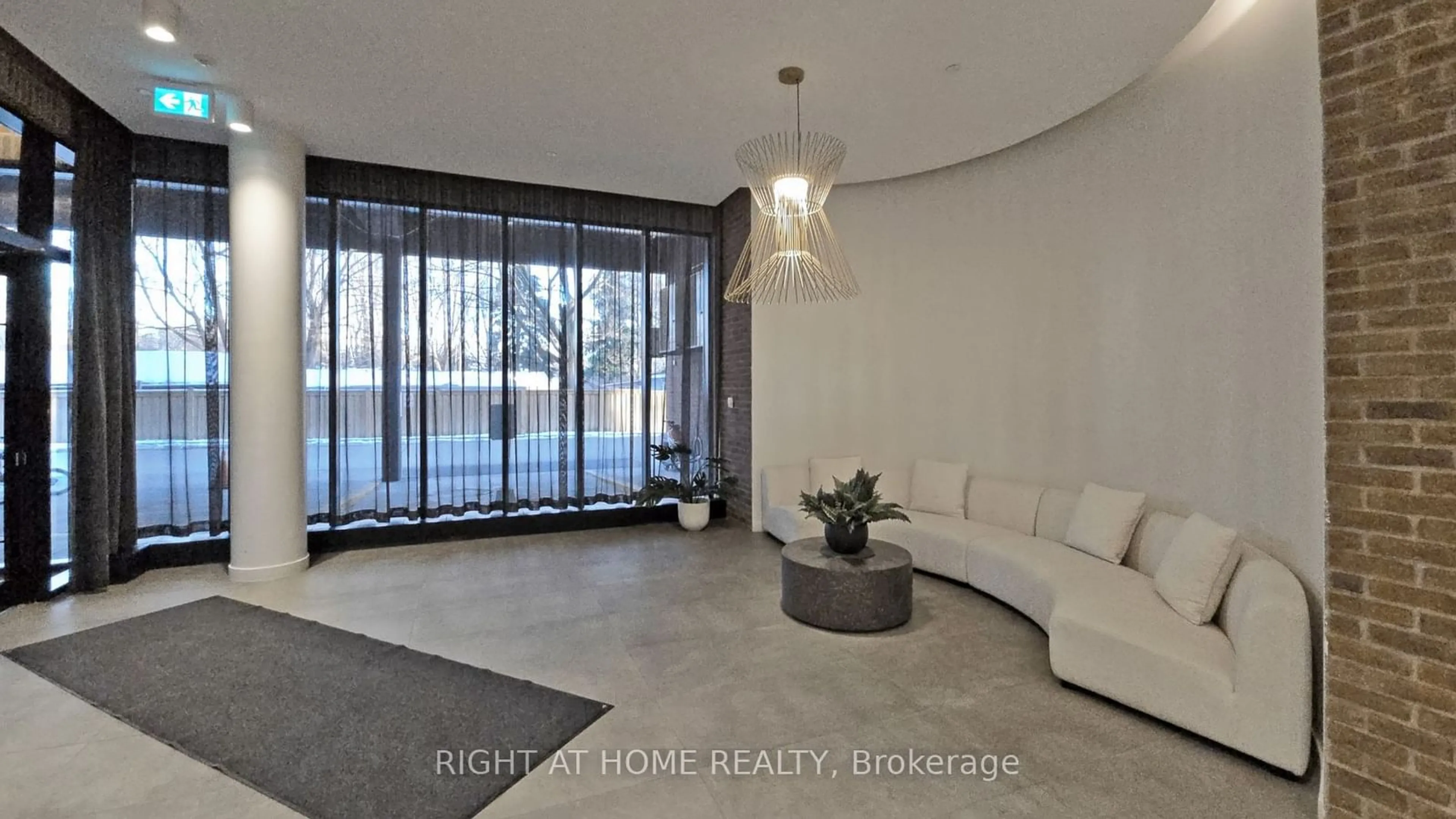 Indoor foyer for 2799 Kingston Rd #306, Toronto Ontario M1M 0E3