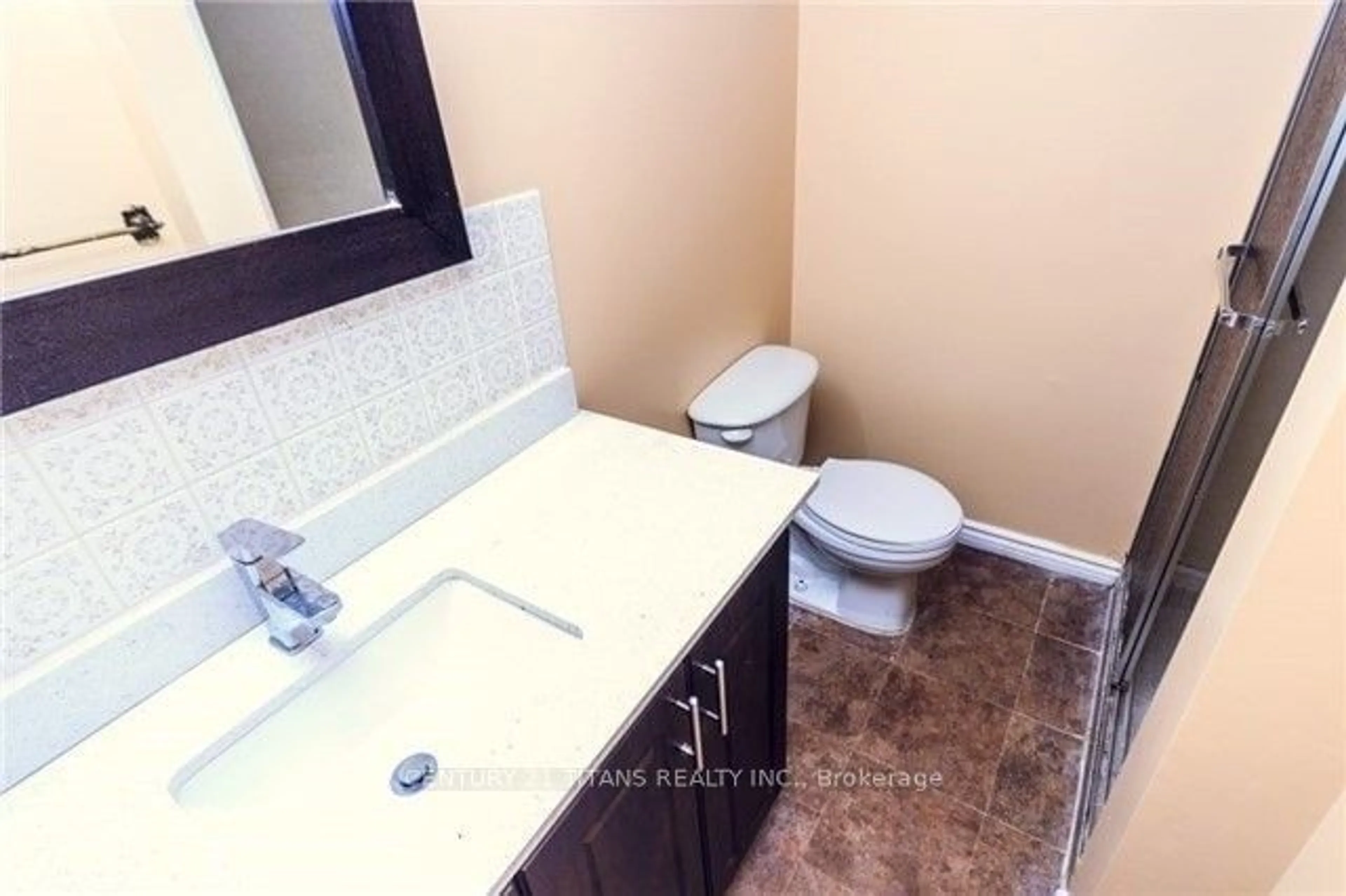 Standard bathroom, ceramic/tile floor for 22 Griselda Cres, Toronto Ontario M1G 3P6