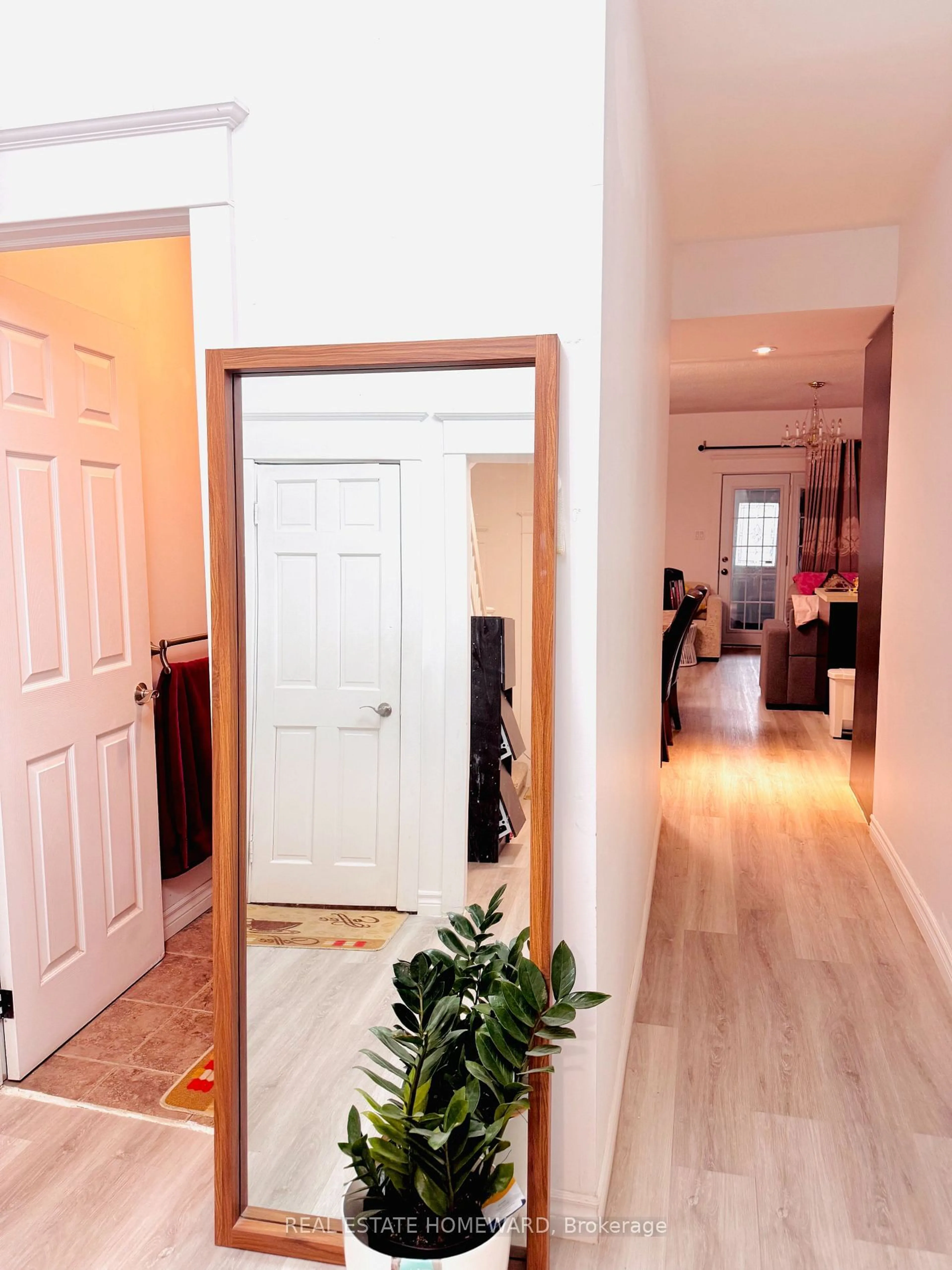 Indoor entryway for 41 Patterson Ave, Toronto Ontario M1L 3Y1