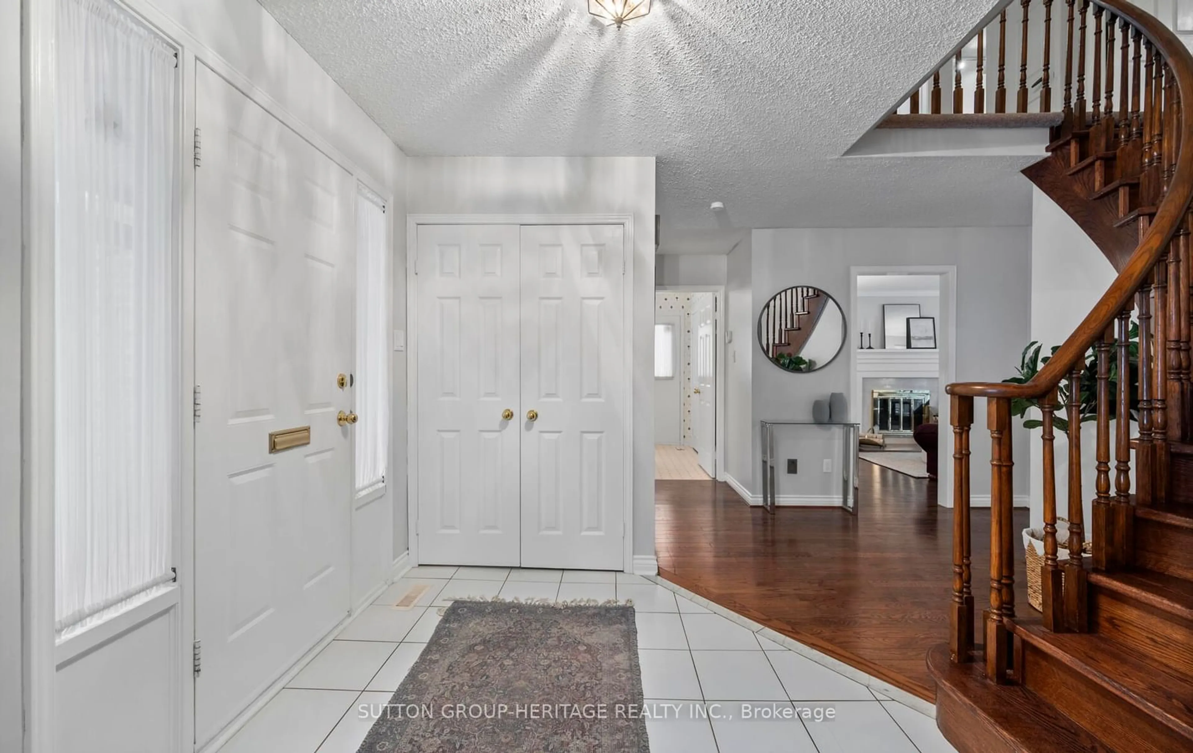 Indoor entryway for 1242 Barnwood Sq, Pickering Ontario L1X 1C7