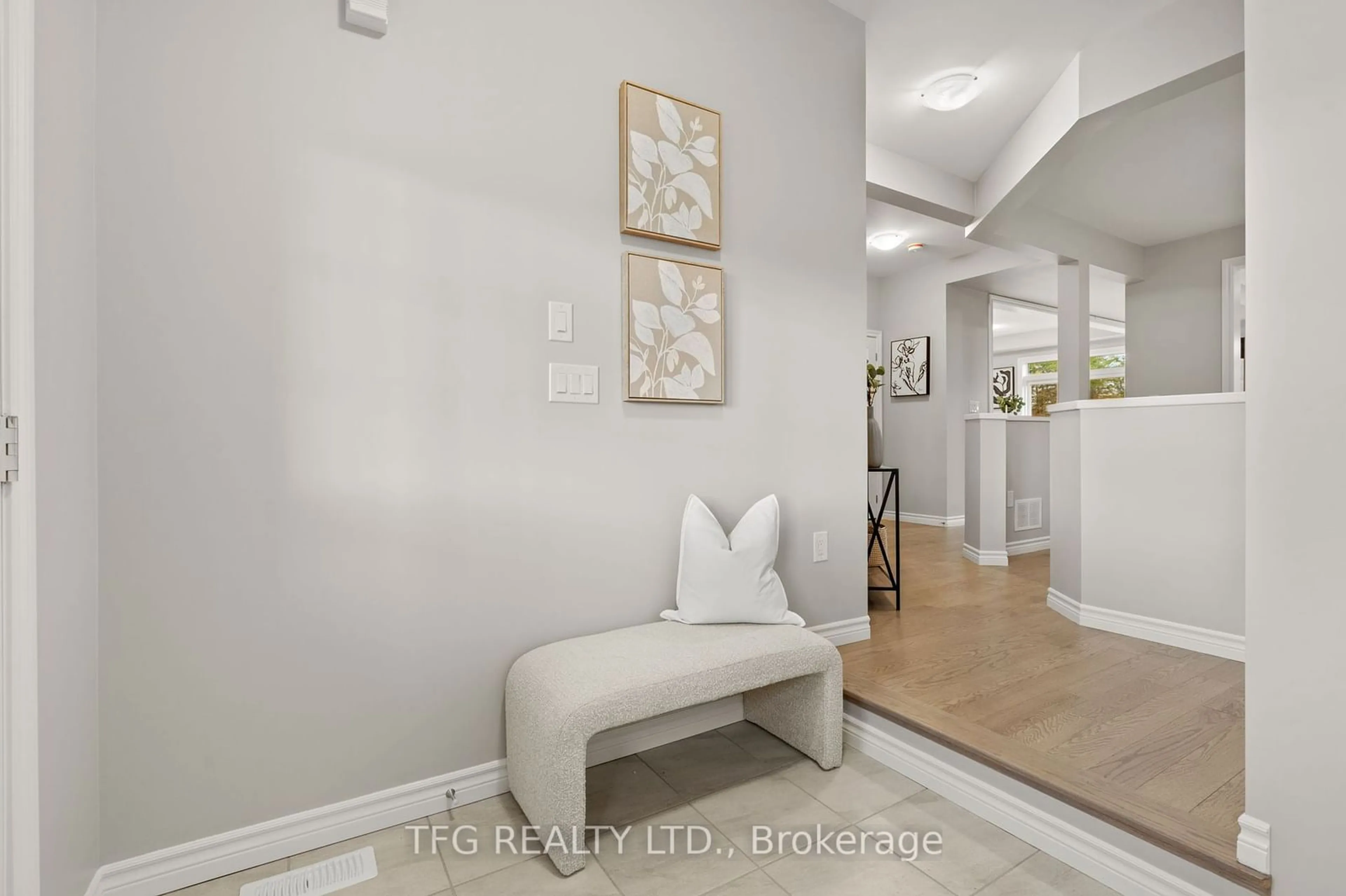 Indoor entryway for 50 Broome Ave, Clarington Ontario L1E 0B1