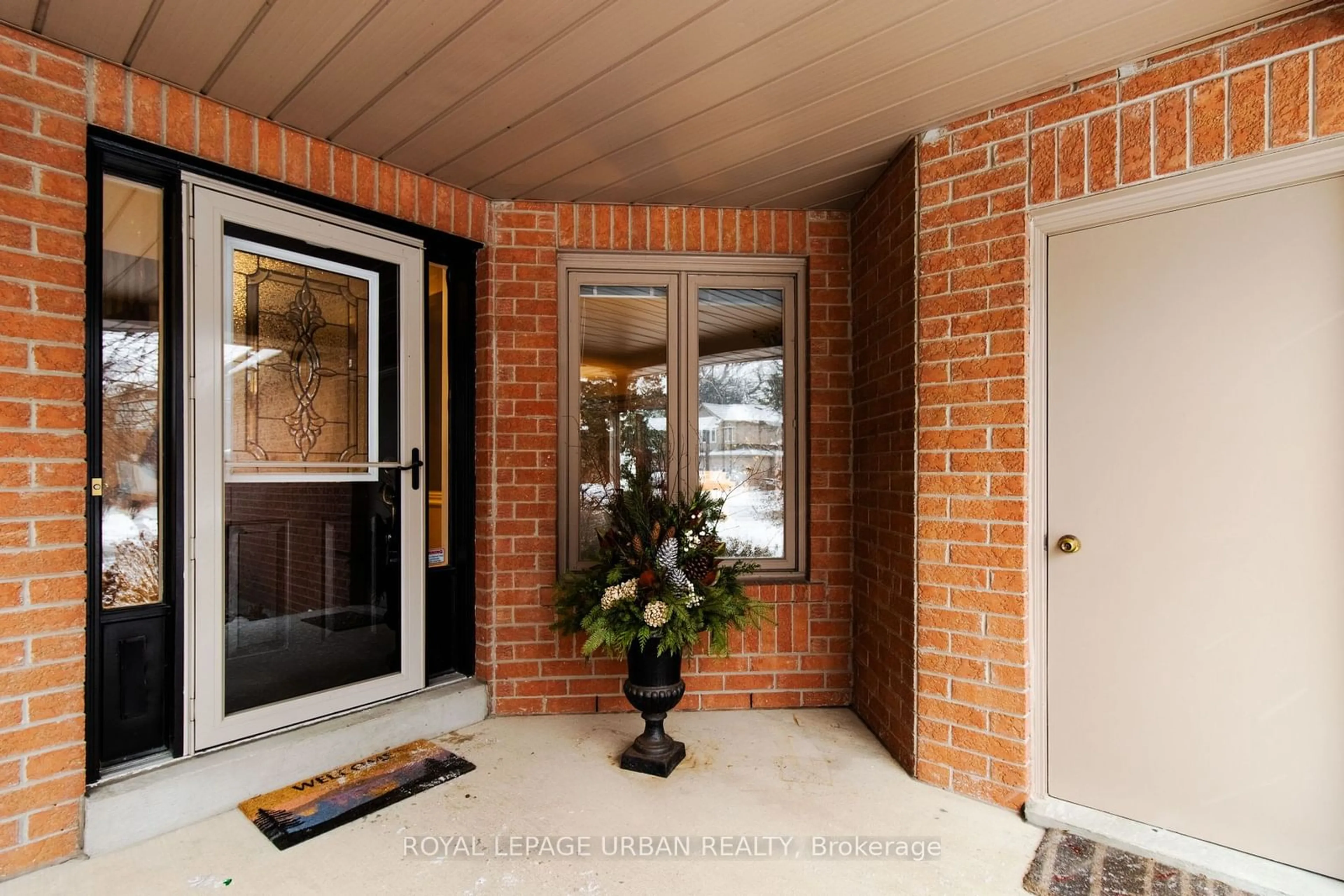 Indoor entryway for 103 Poplar Rd, Toronto Ontario M1E 1Z5