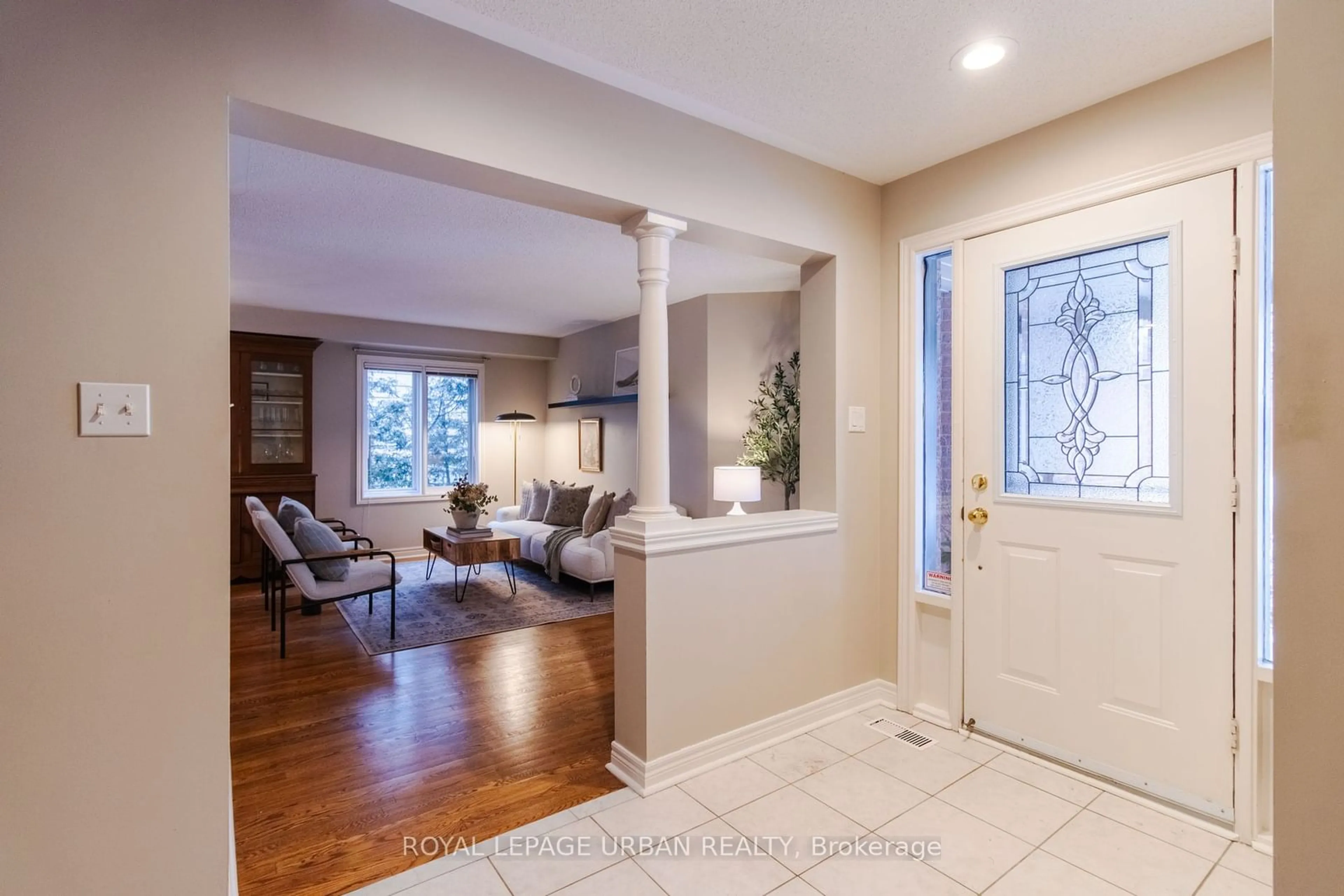 Indoor entryway for 103 Poplar Rd, Toronto Ontario M1E 1Z5