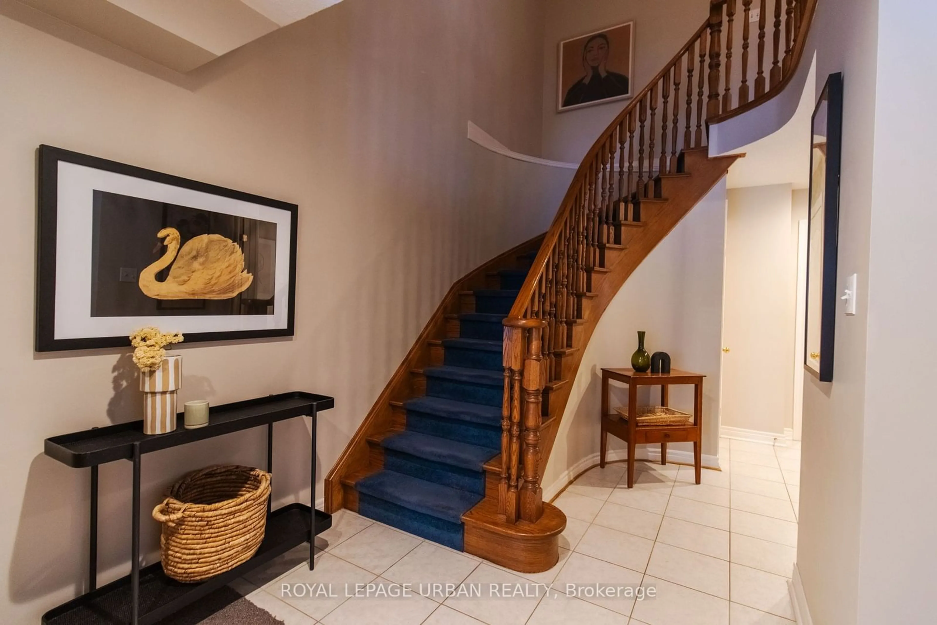 Indoor foyer for 103 Poplar Rd, Toronto Ontario M1E 1Z5