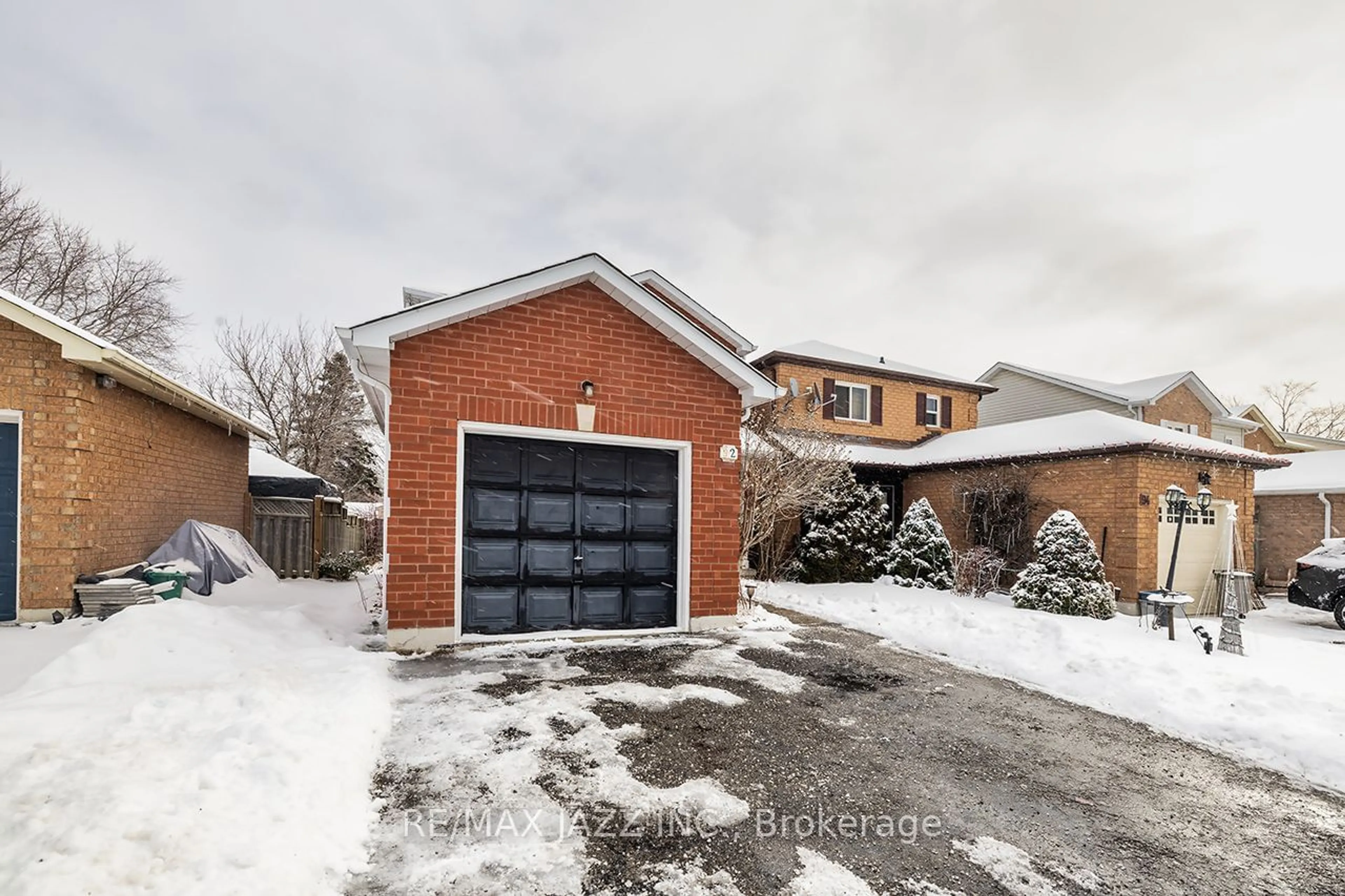 Home with brick exterior material, street for 92 McMann Cres, Clarington Ontario L1E 2Y5