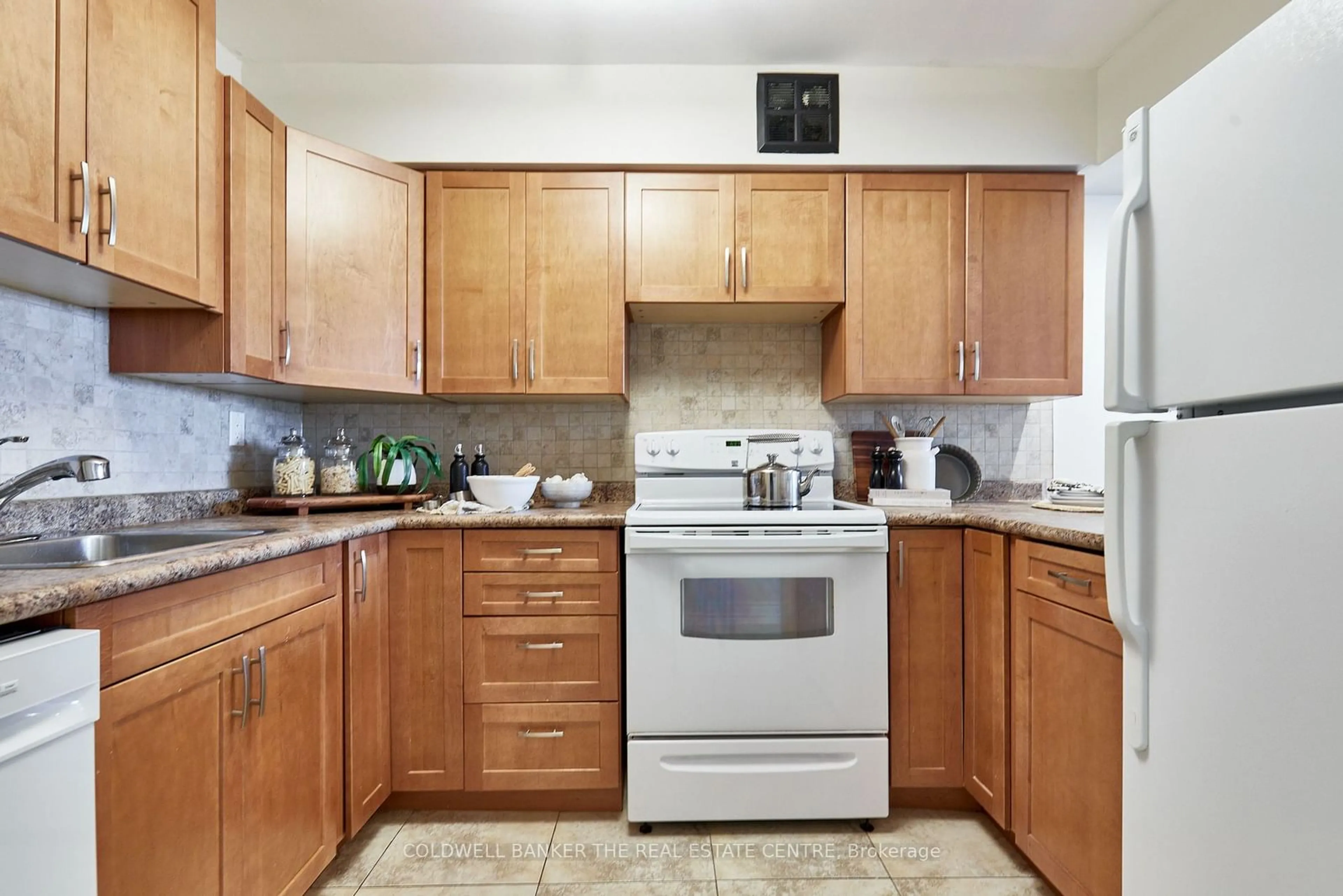 Standard kitchen, unknown for 2 Westney Rd #401, Ajax Ontario L1T 3H3