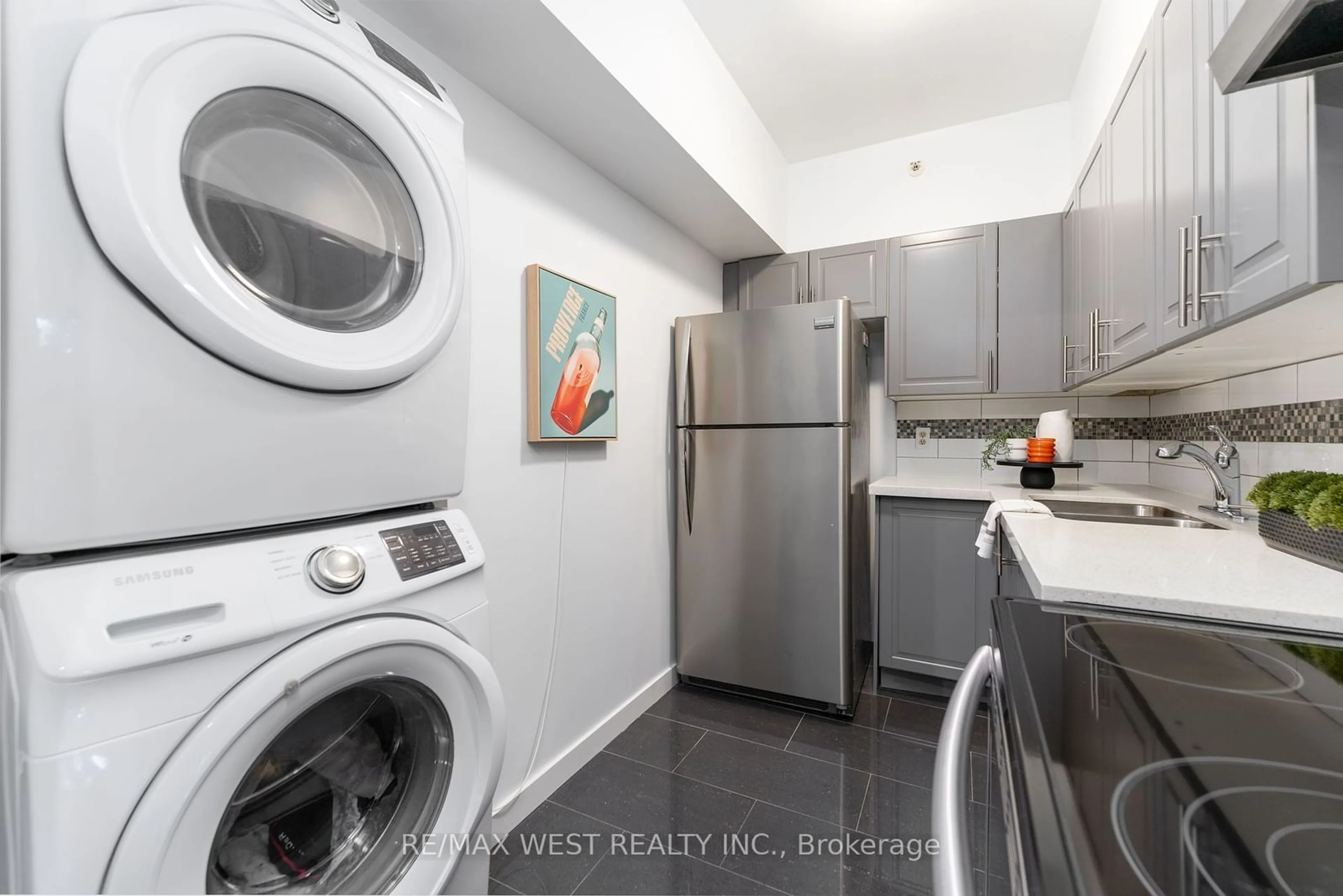 Laundry room for 5800 Sheppard Ave #414, Toronto Ontario M1B 5J7