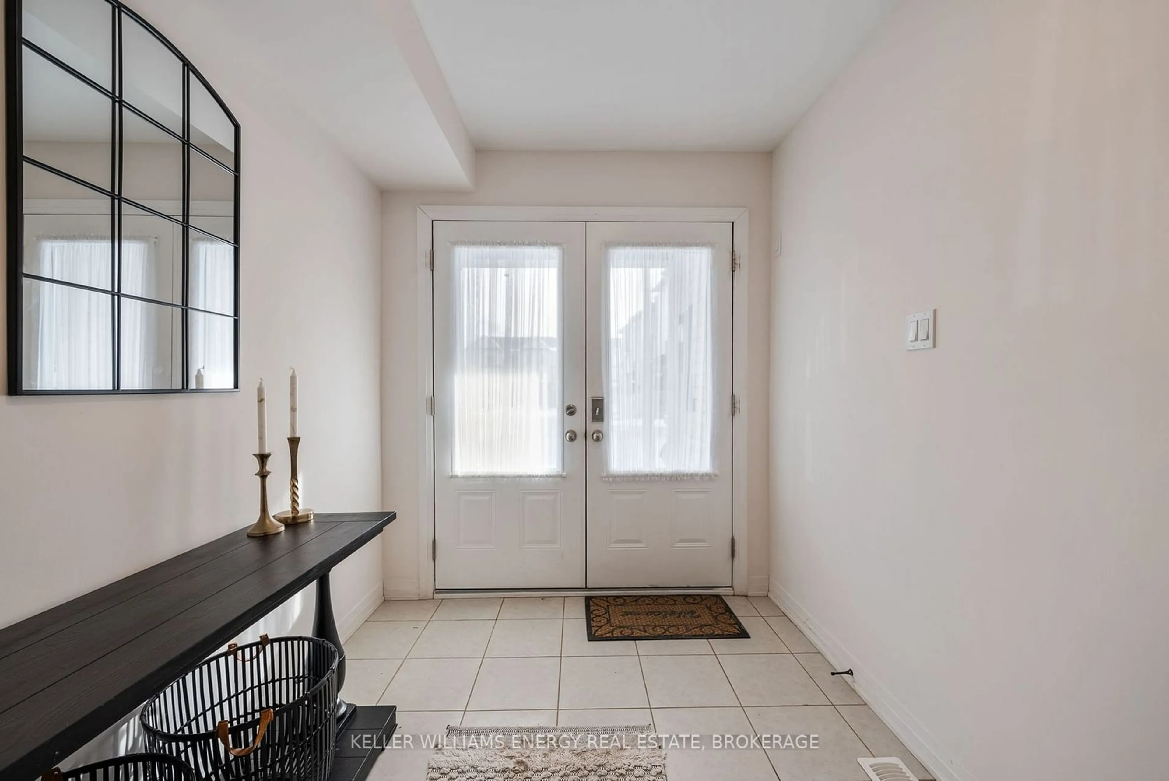 Indoor entryway for 74 Ambereen Pl, Clarington Ontario L1C 7H5