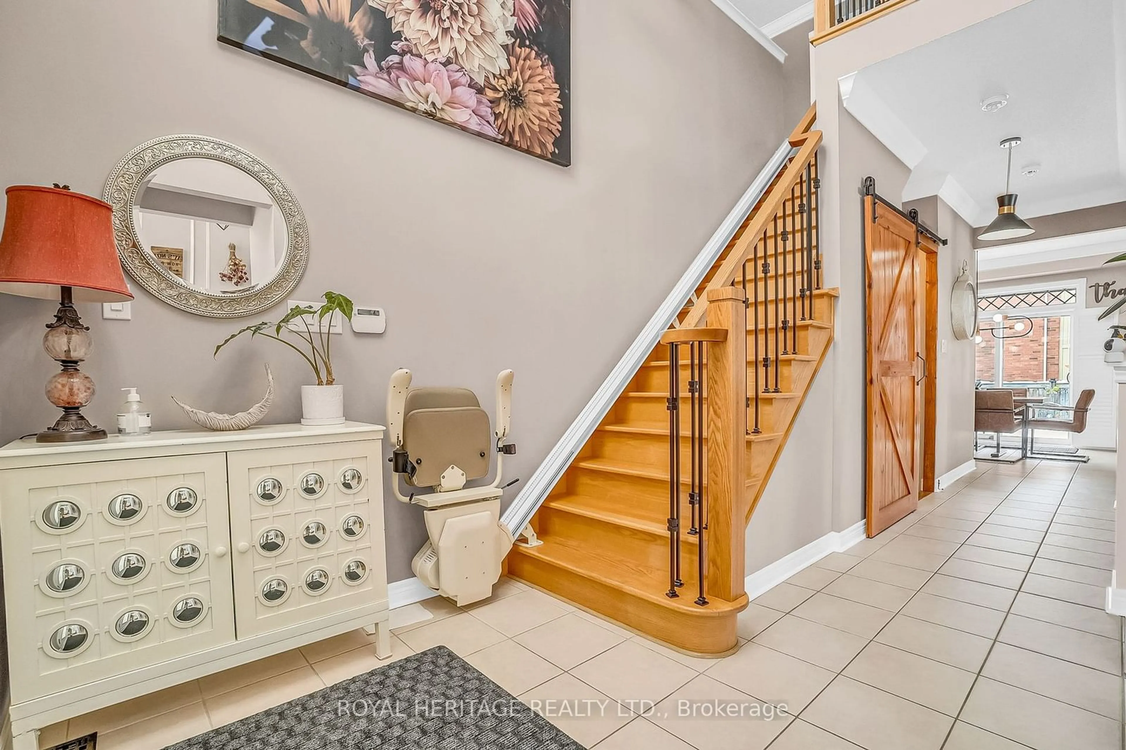 Indoor entryway for 846 Hanmore Crt, Oshawa Ontario L1K 0C5