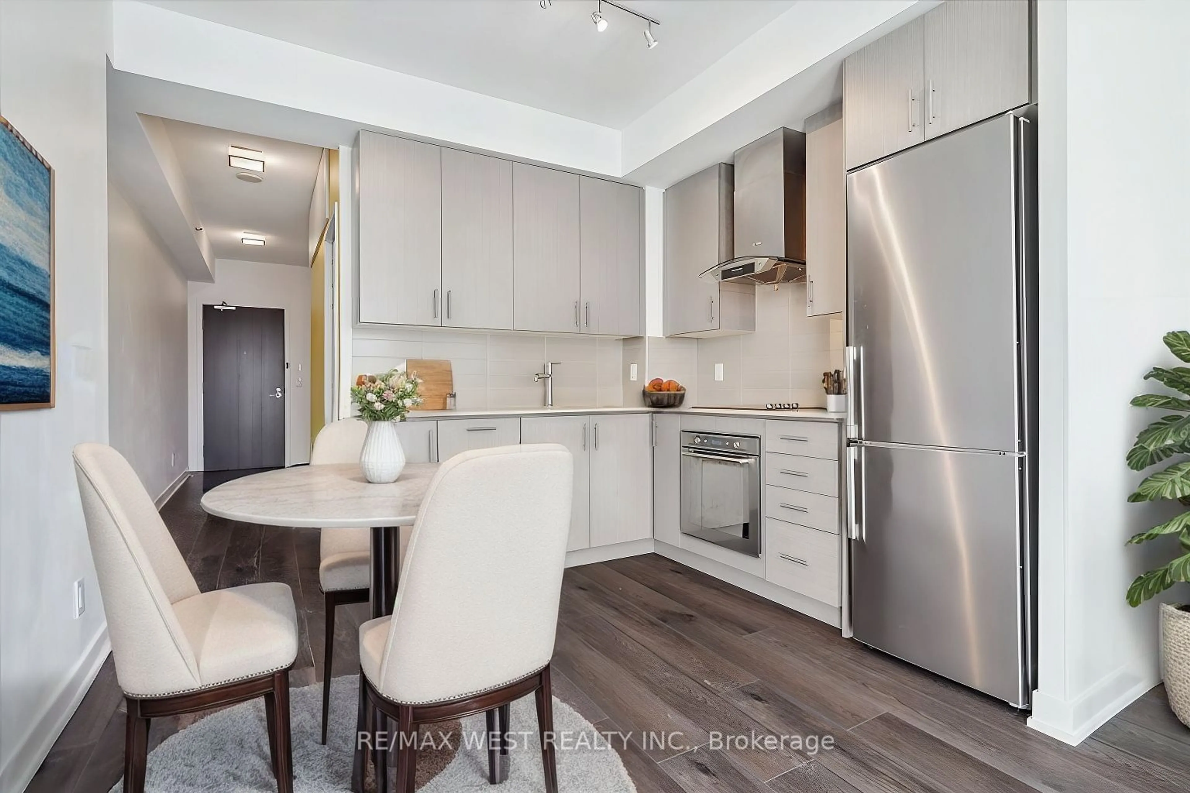 Open concept kitchen, wood/laminate floor for 195 Bonis Ave #813, Toronto Ontario M1T 0A5