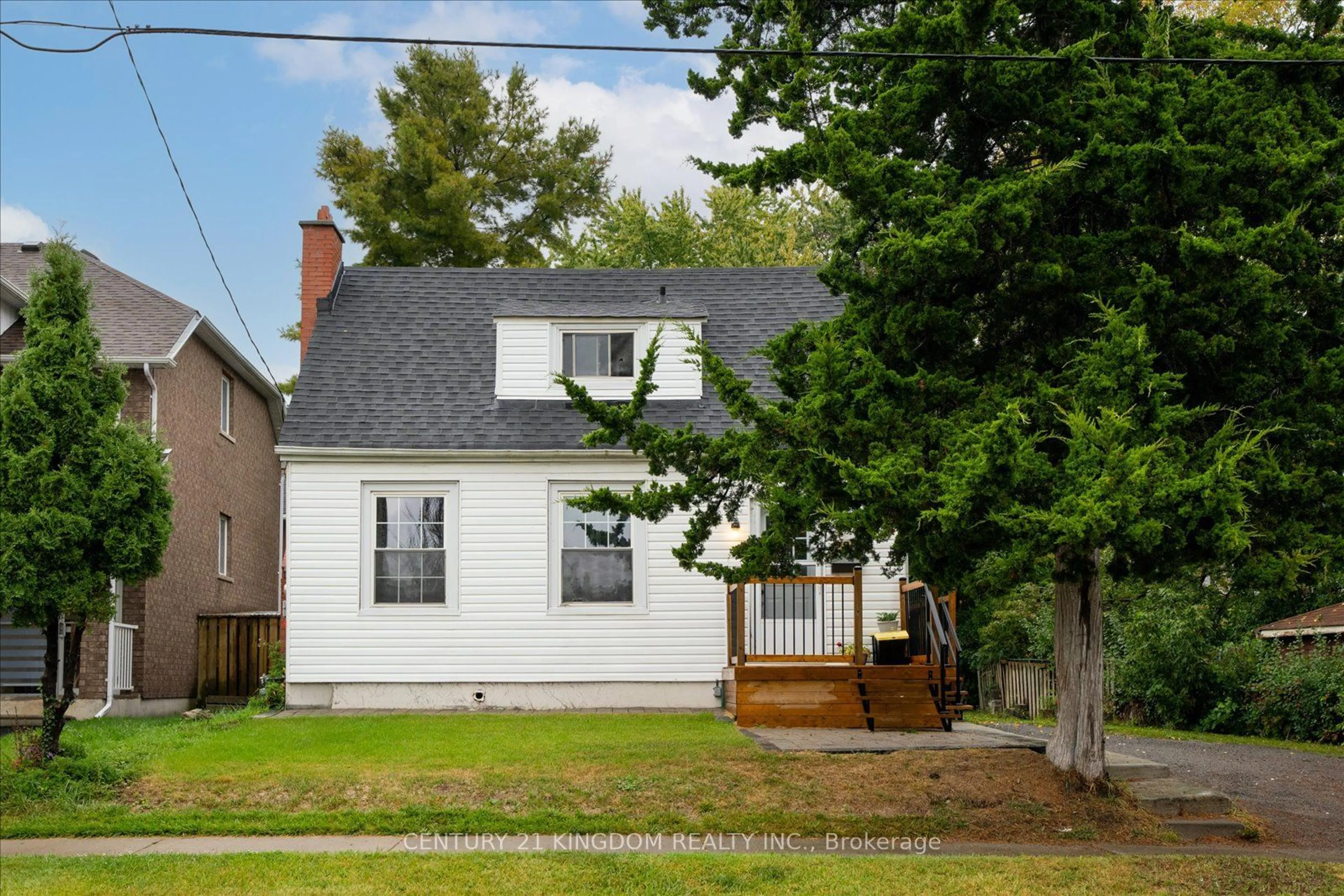 Home with vinyl exterior material, street for 286 Elmgrove Ave, Oshawa Ontario L1J 2B8