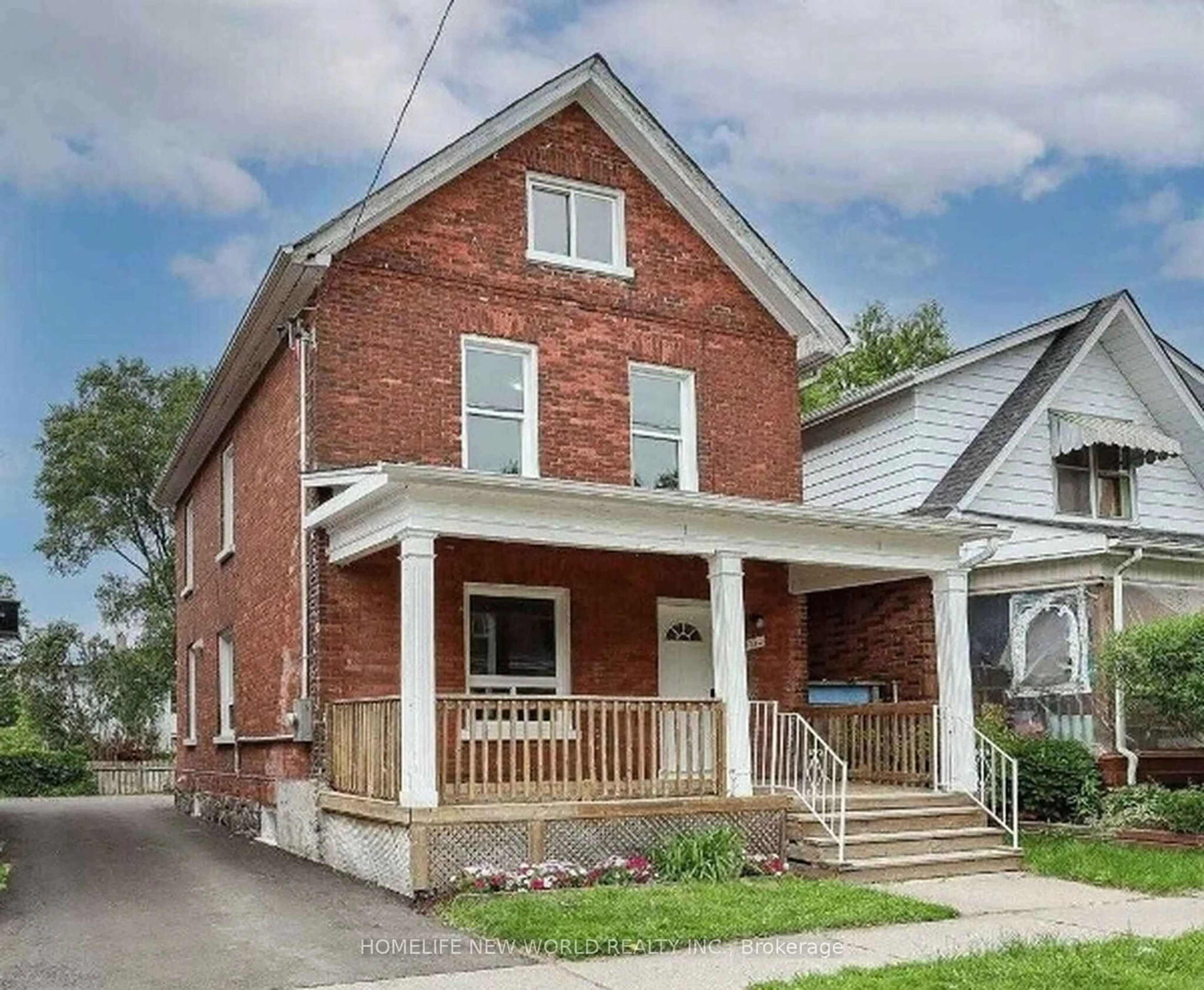 Home with brick exterior material, street for 142 Prince St, Oshawa Ontario L1G 4E3