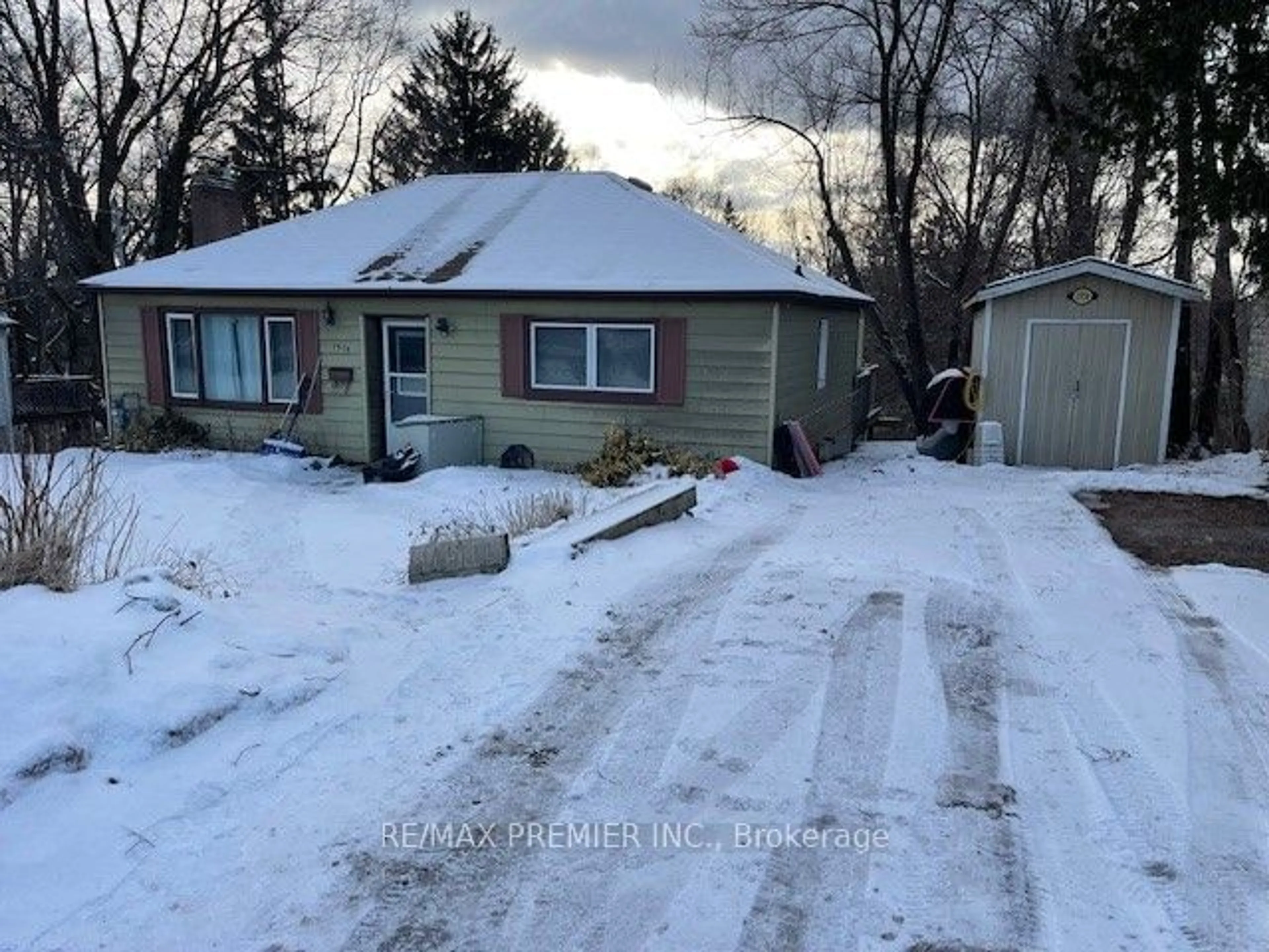 A pic from outside/outdoor area/front of a property/back of a property/a pic from drone, street for 1914 Liverpool Rd, Pickering Ontario L1V 1W5