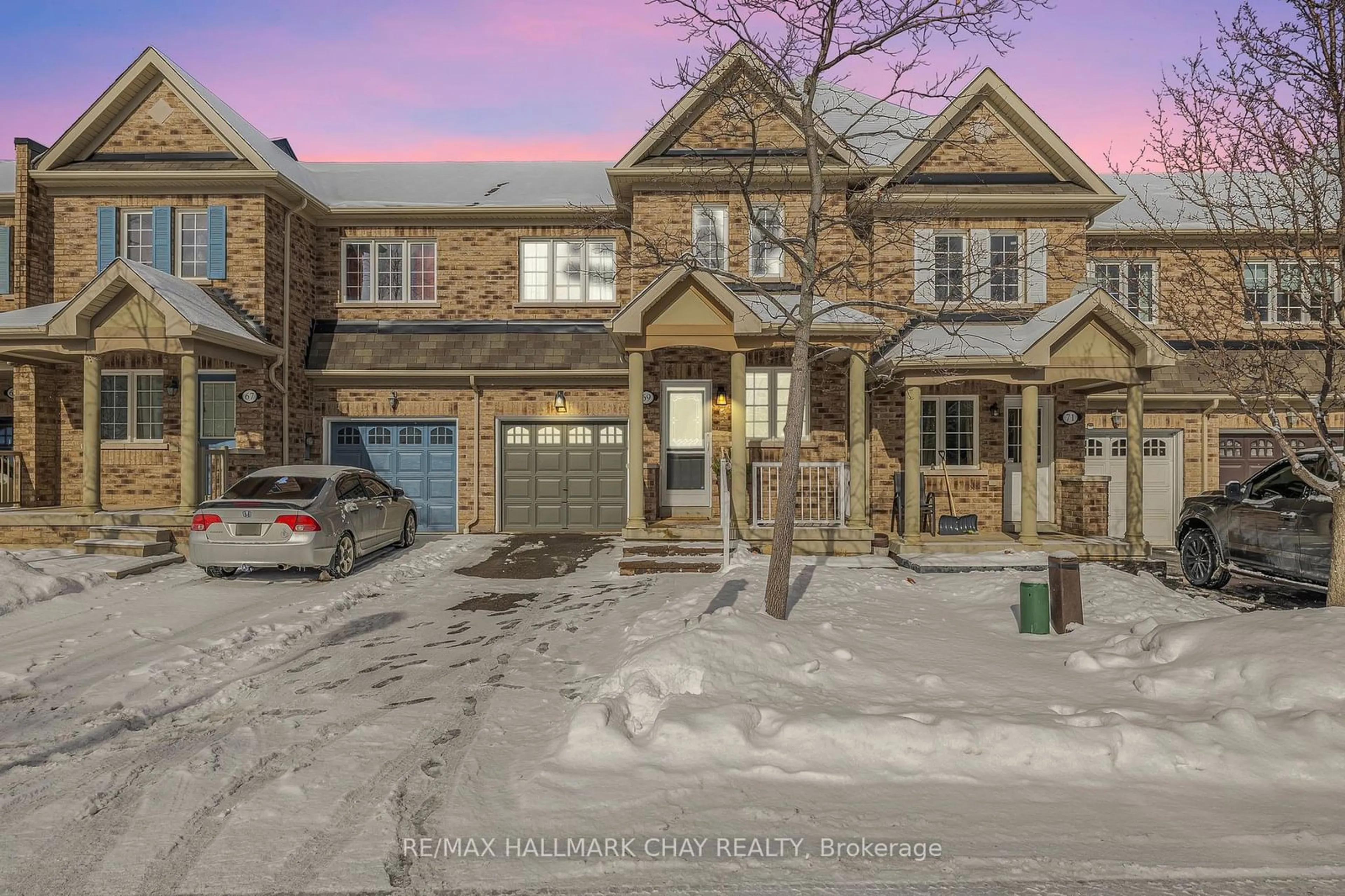 A pic from outside/outdoor area/front of a property/back of a property/a pic from drone, street for 69 Todhunter Cres, Ajax Ontario L1Z 0J9