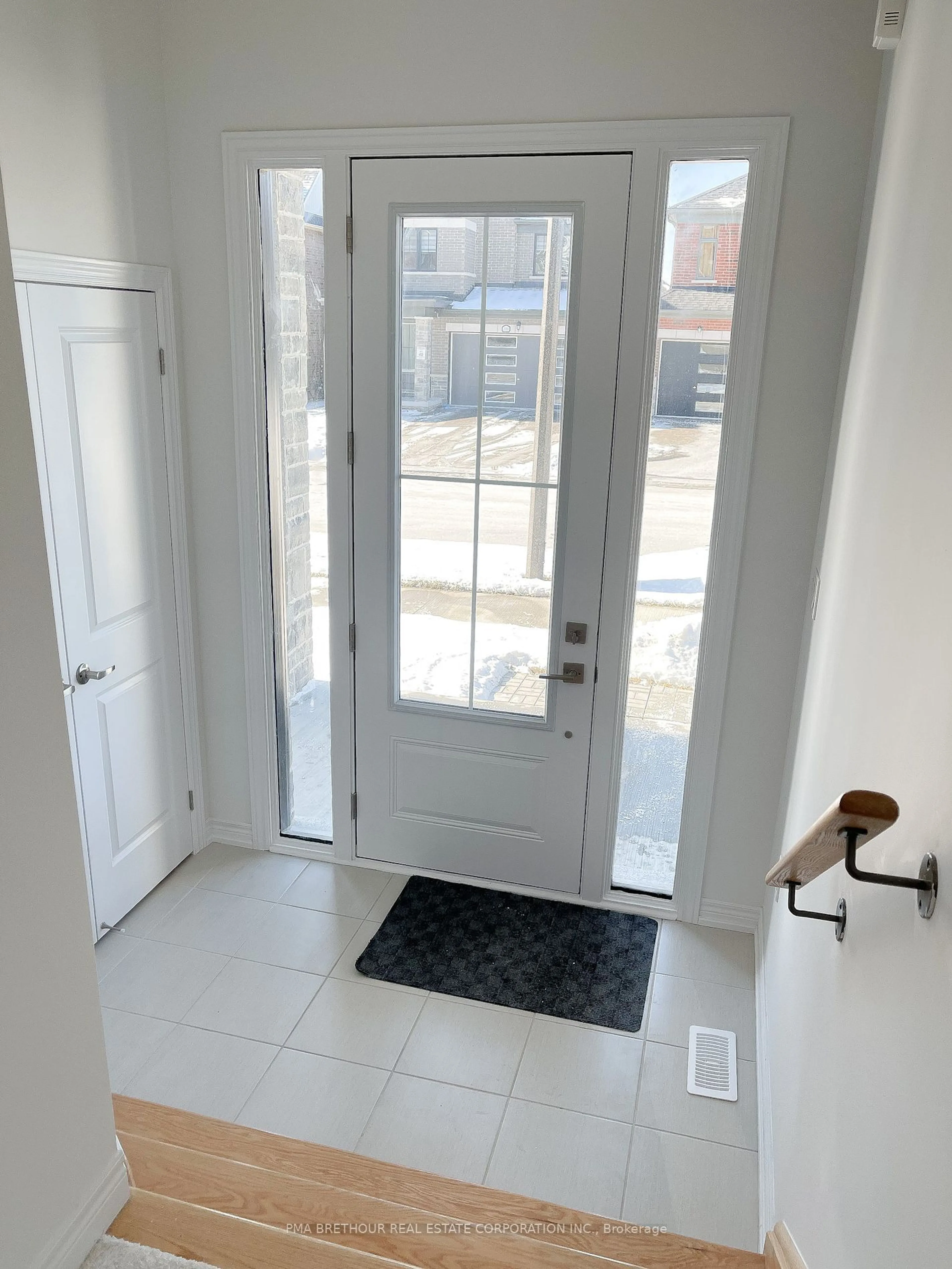 Indoor entryway for 2089 Chris Mason St, Oshawa Ontario L1L 0S5