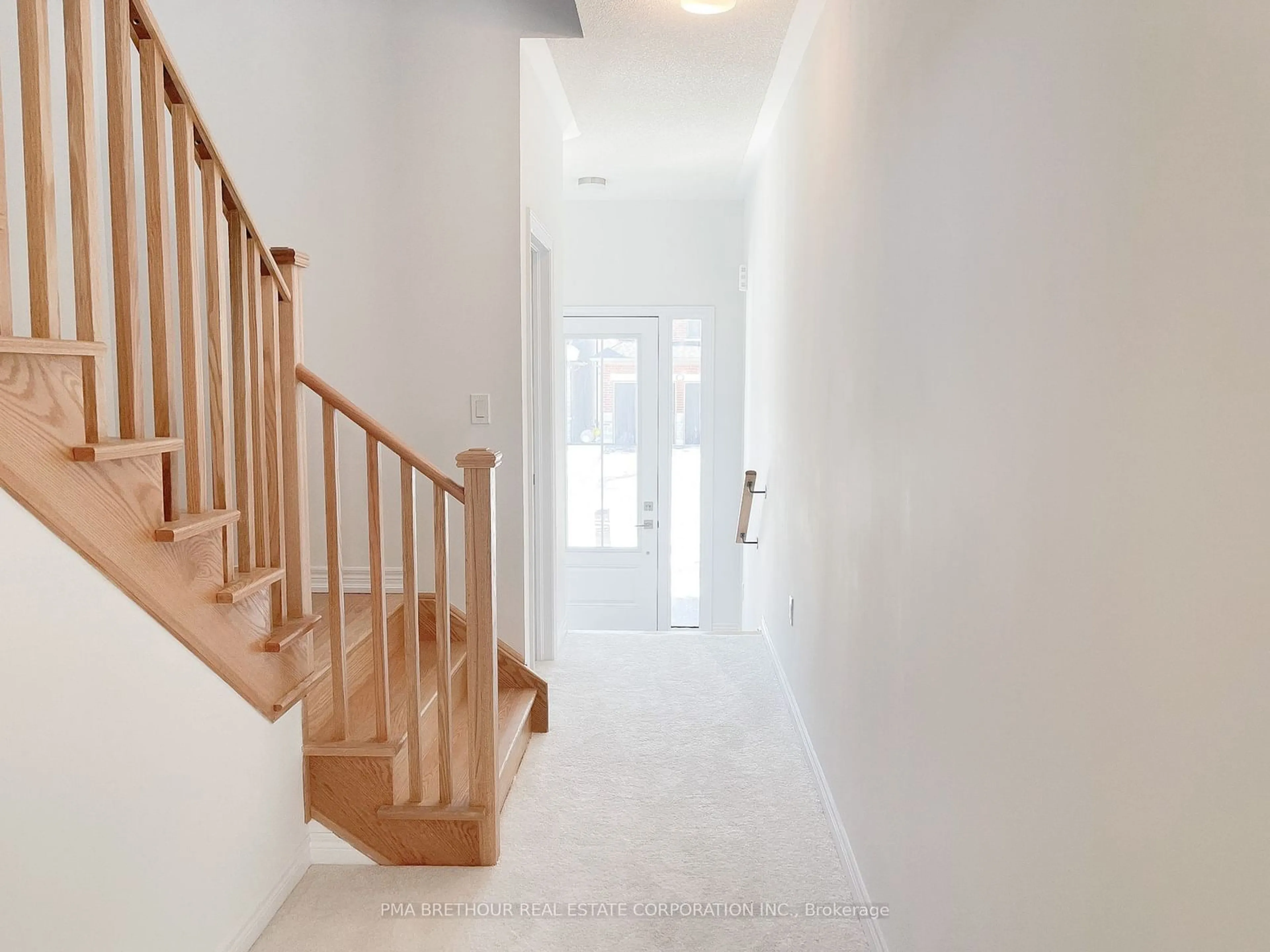 Indoor foyer for 2089 Chris Mason St, Oshawa Ontario L1L 0S5