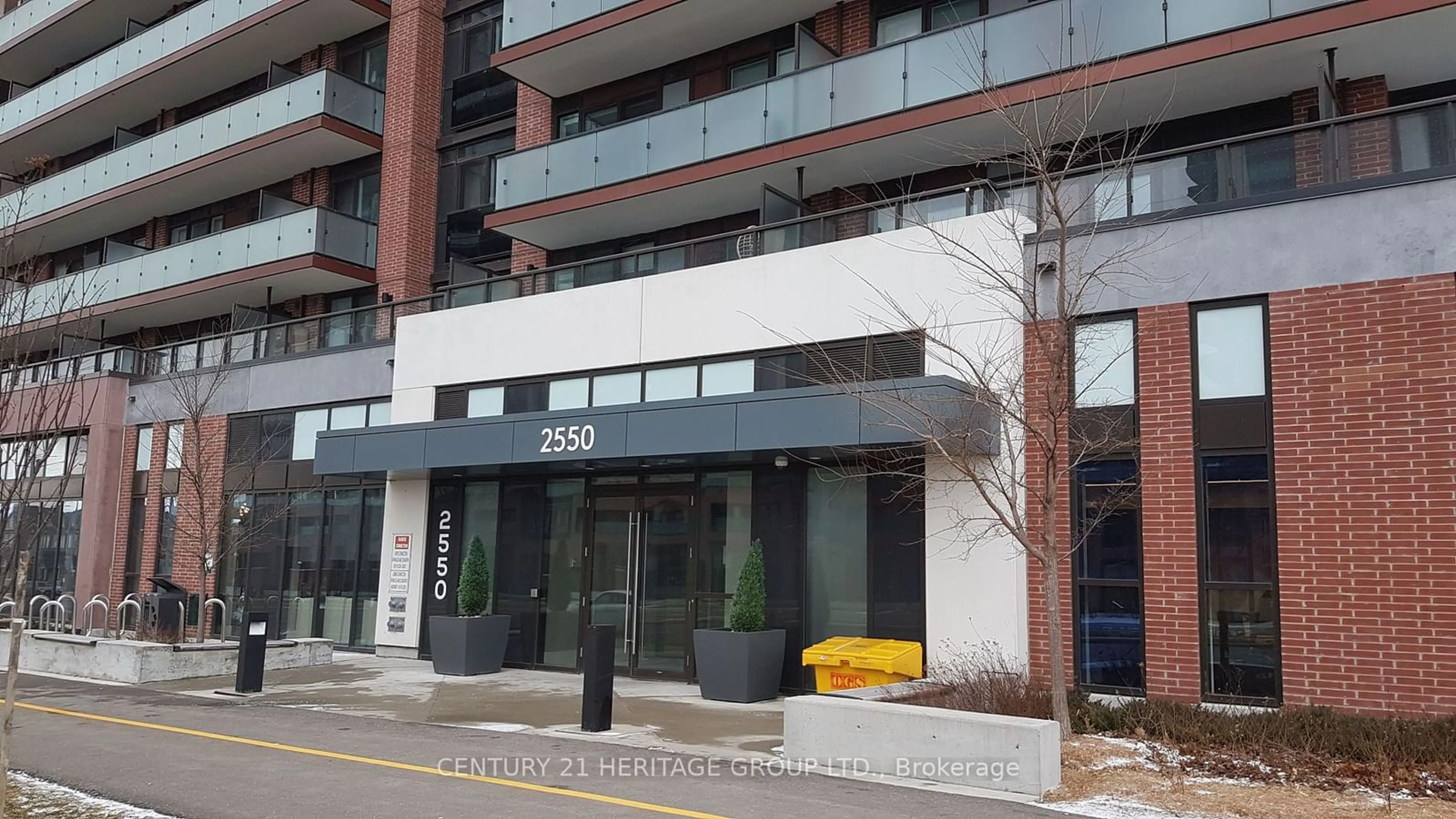 Indoor foyer for 2550 Simcoe St #510, Oshawa Ontario L1L 0R5