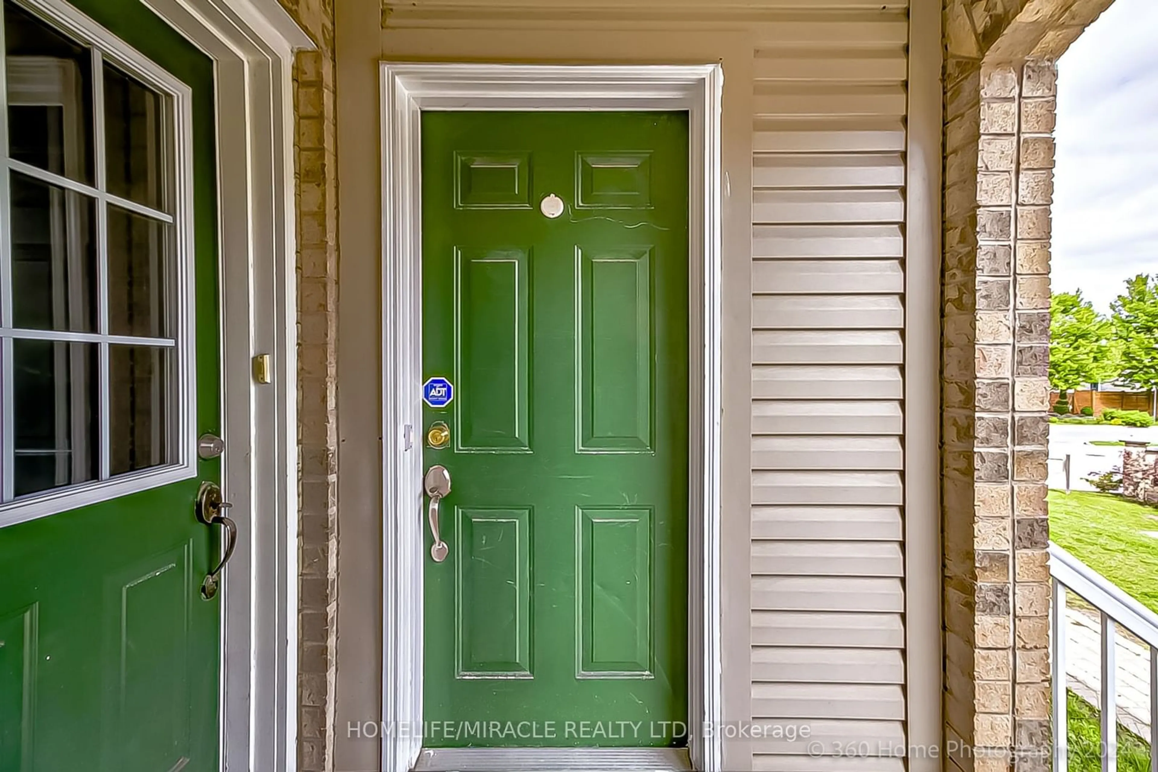 Indoor entryway for 42 Pinery Tr #125, Toronto Ontario M1B 6K2