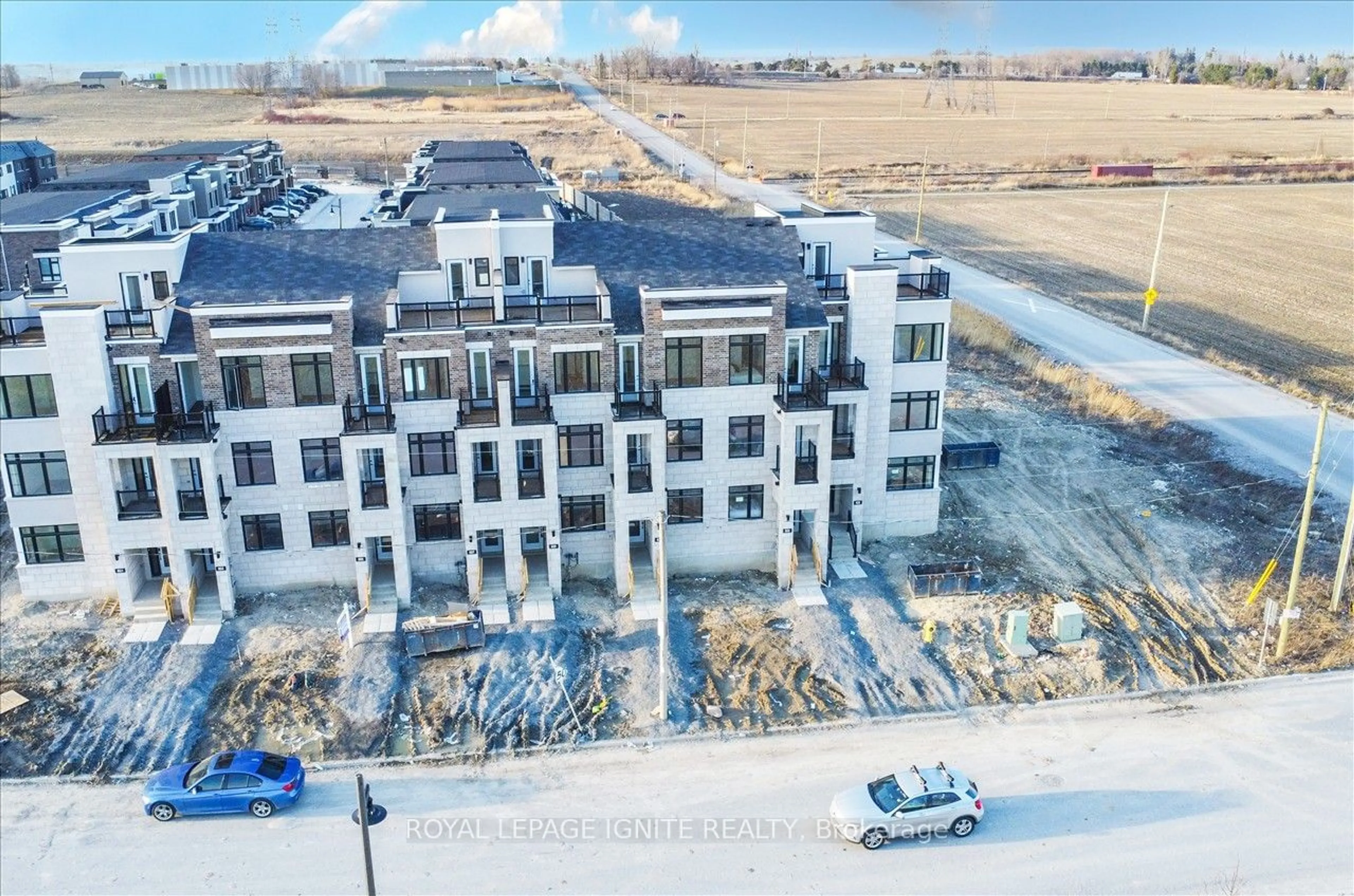 A pic from outside/outdoor area/front of a property/back of a property/a pic from drone, building for 833 Port Darlington Rd, Clarington Ontario L1C 7G4