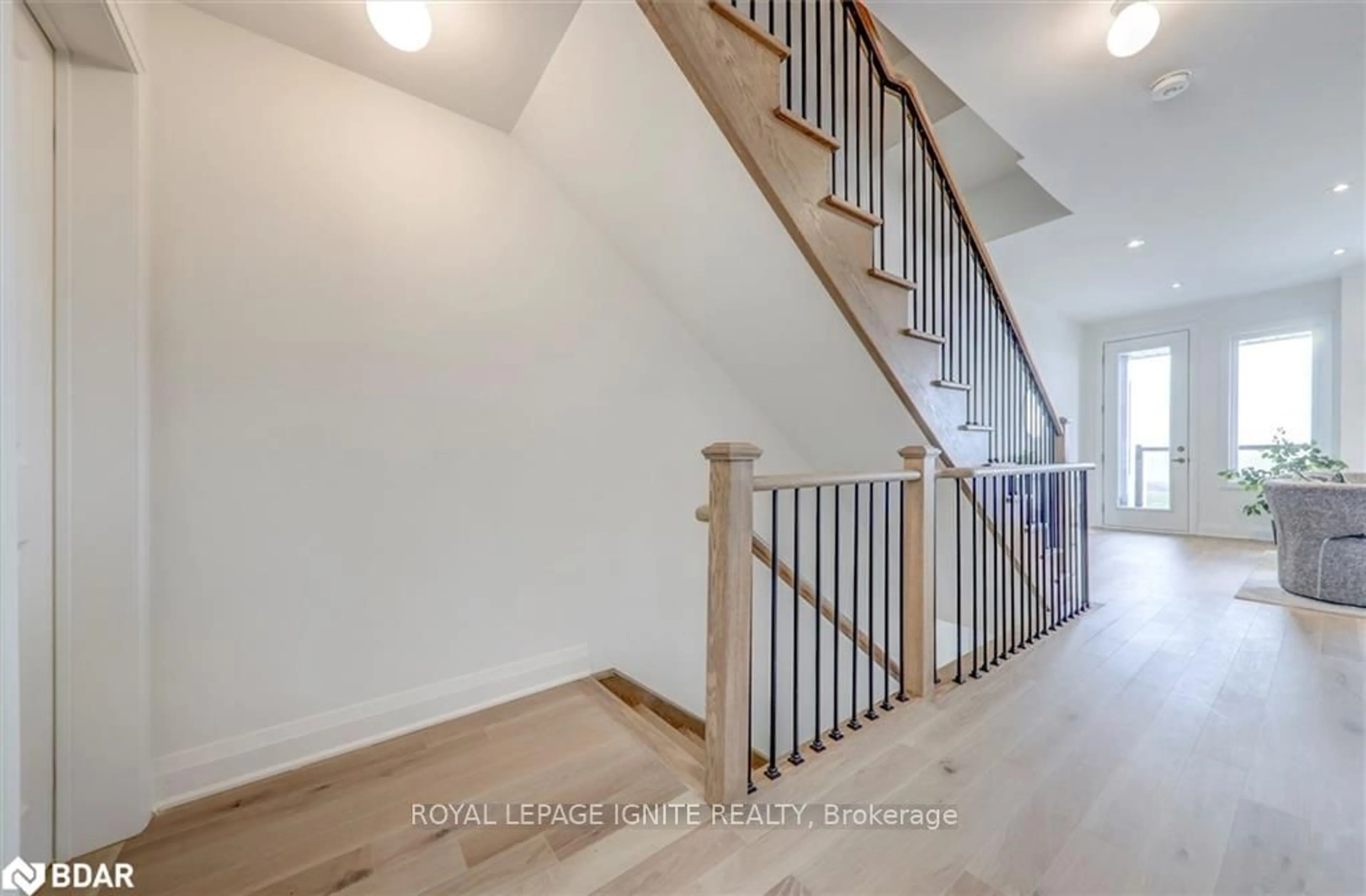 Stairs for 807 Port Darlington Rd, Clarington Ontario L1C 7G4