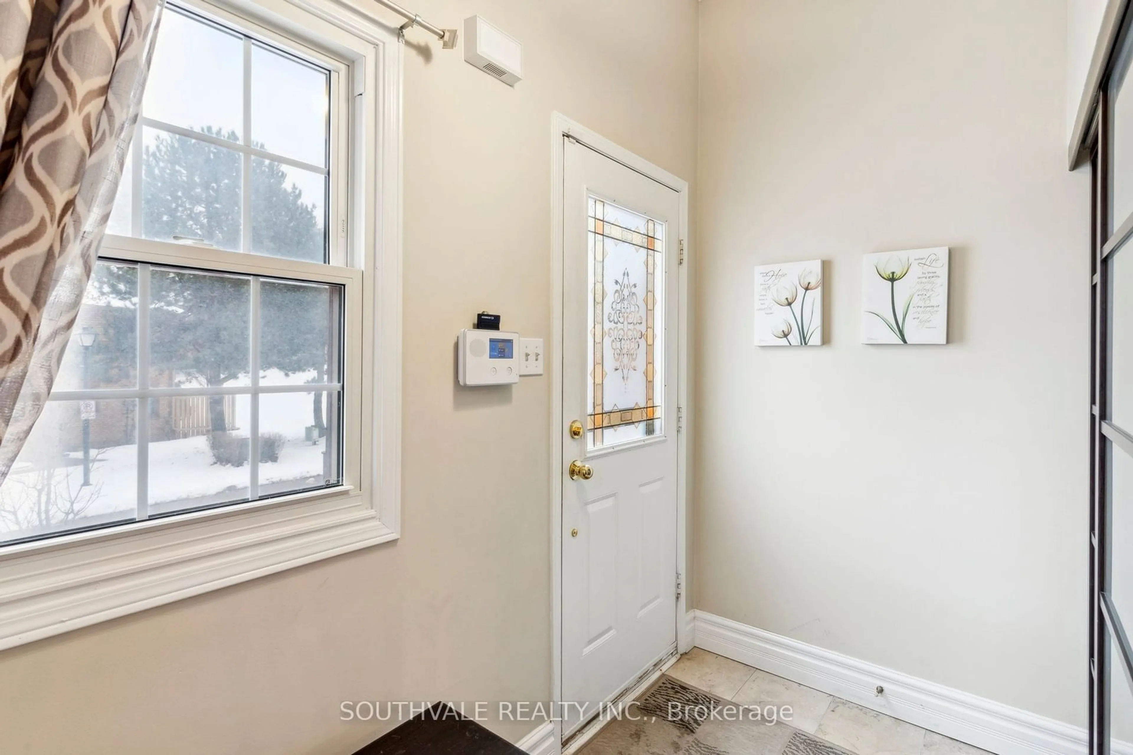 Indoor entryway for 1610 Crawforth St #34, Whitby Ontario L1N 9B1