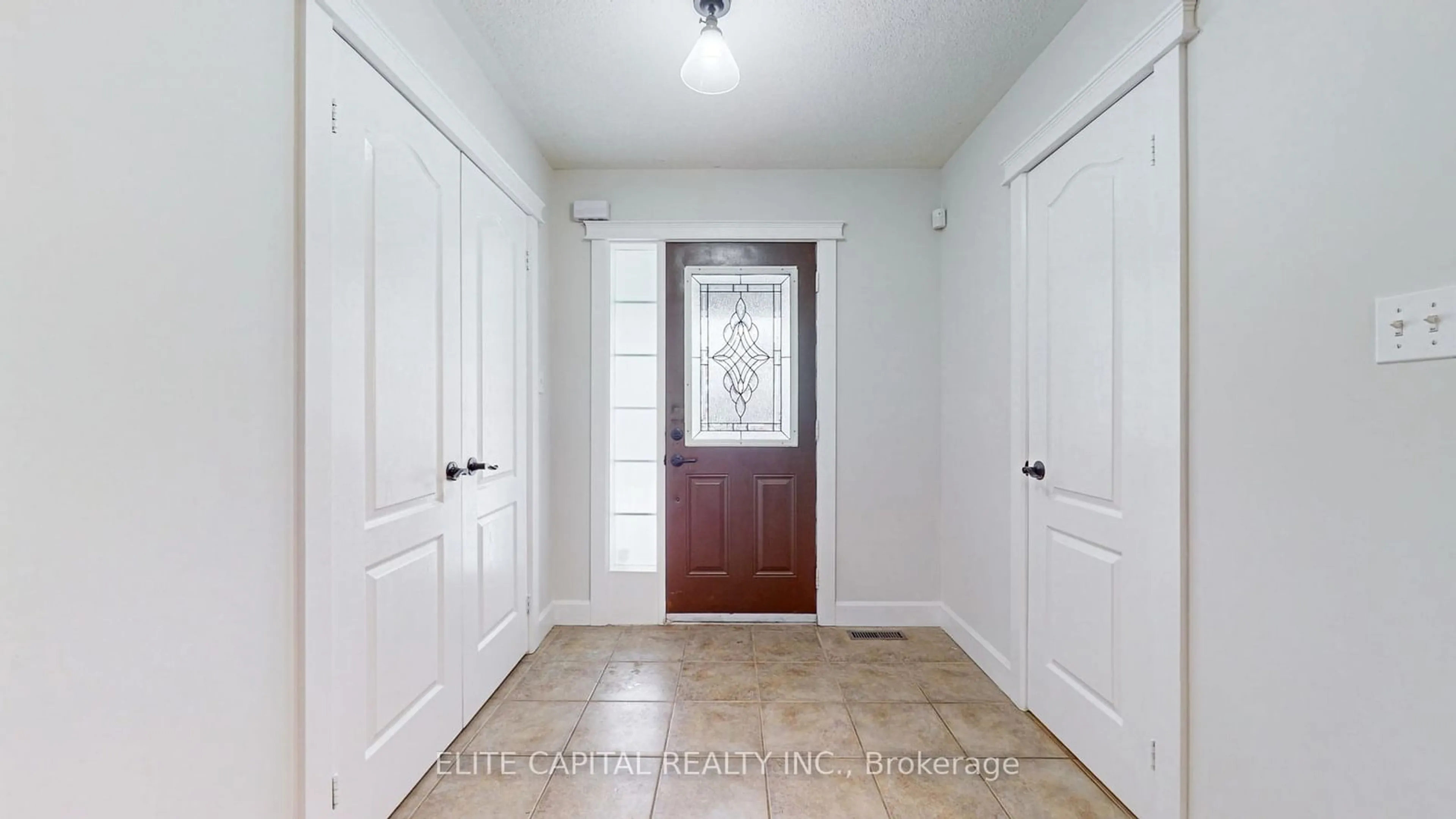 Indoor entryway for 47 Stillwell Lane, Clarington Ontario L1B 1R4