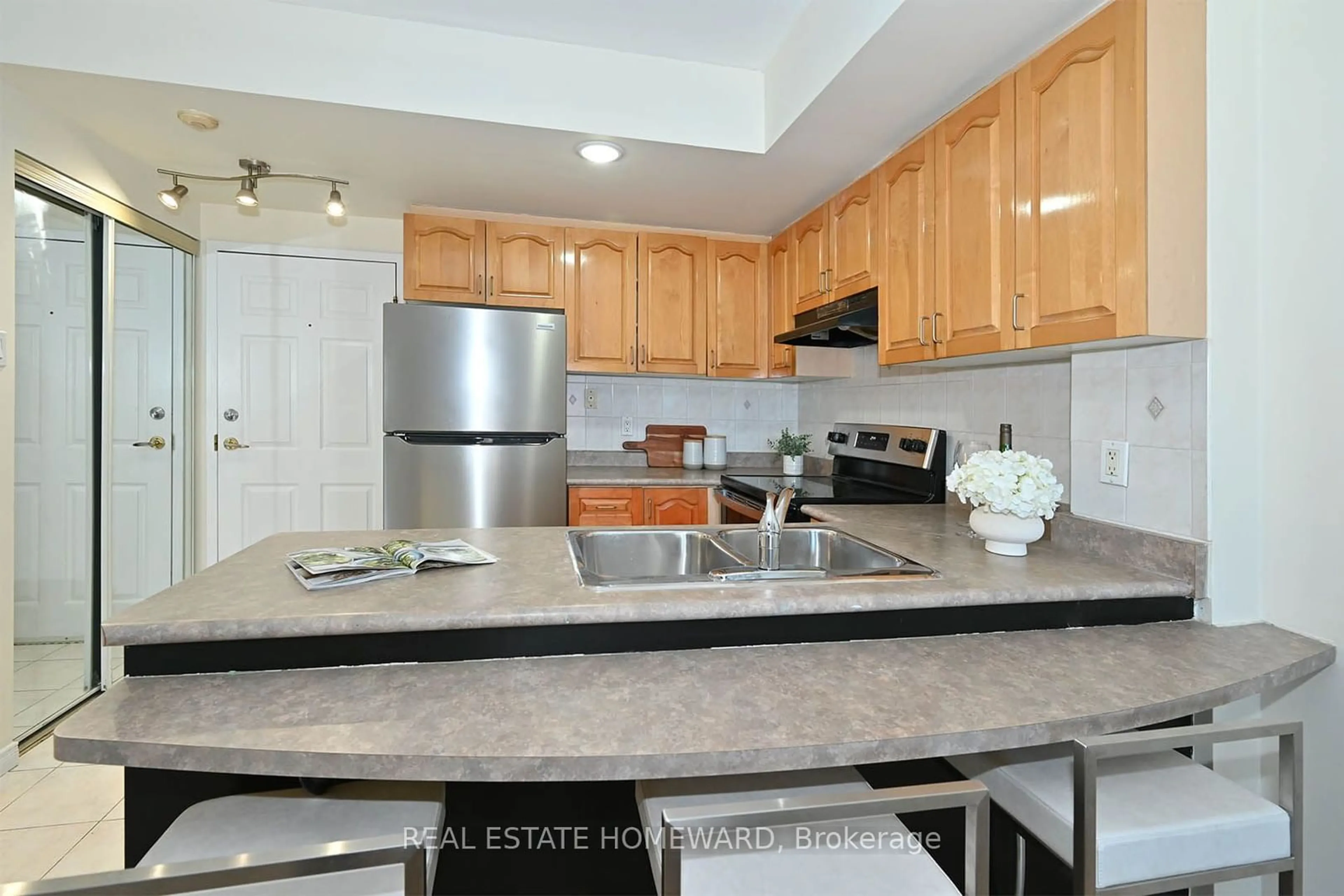 Standard kitchen, unknown for 2351 Kennedy Rd #210, Toronto Ontario M1T 3G9