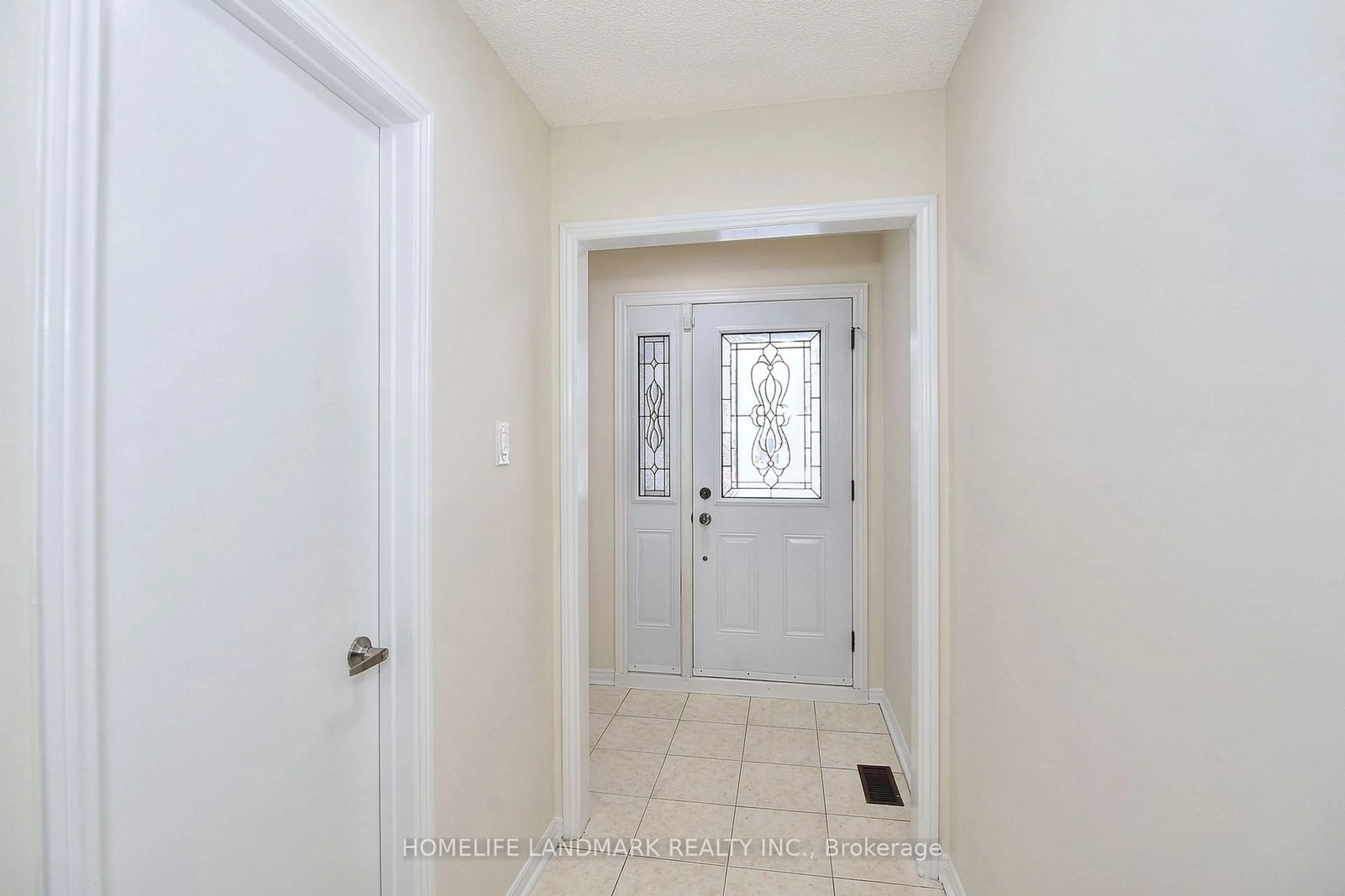 Indoor entryway for 64 Danjohn Cres, Toronto Ontario M1V 3N4