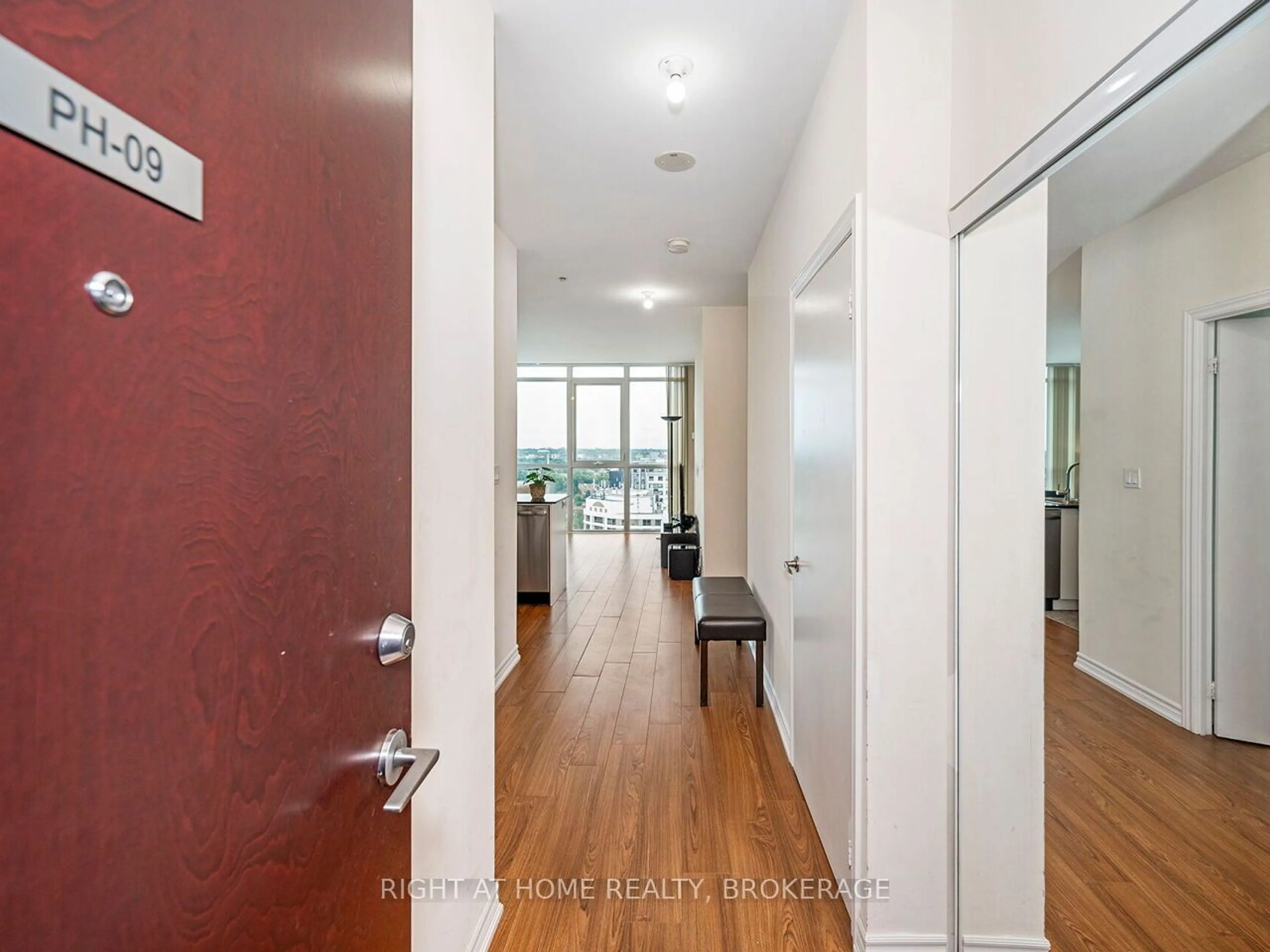 Indoor foyer for 1328 Birchmount Rd #PH9, Toronto Ontario M1R 0B6