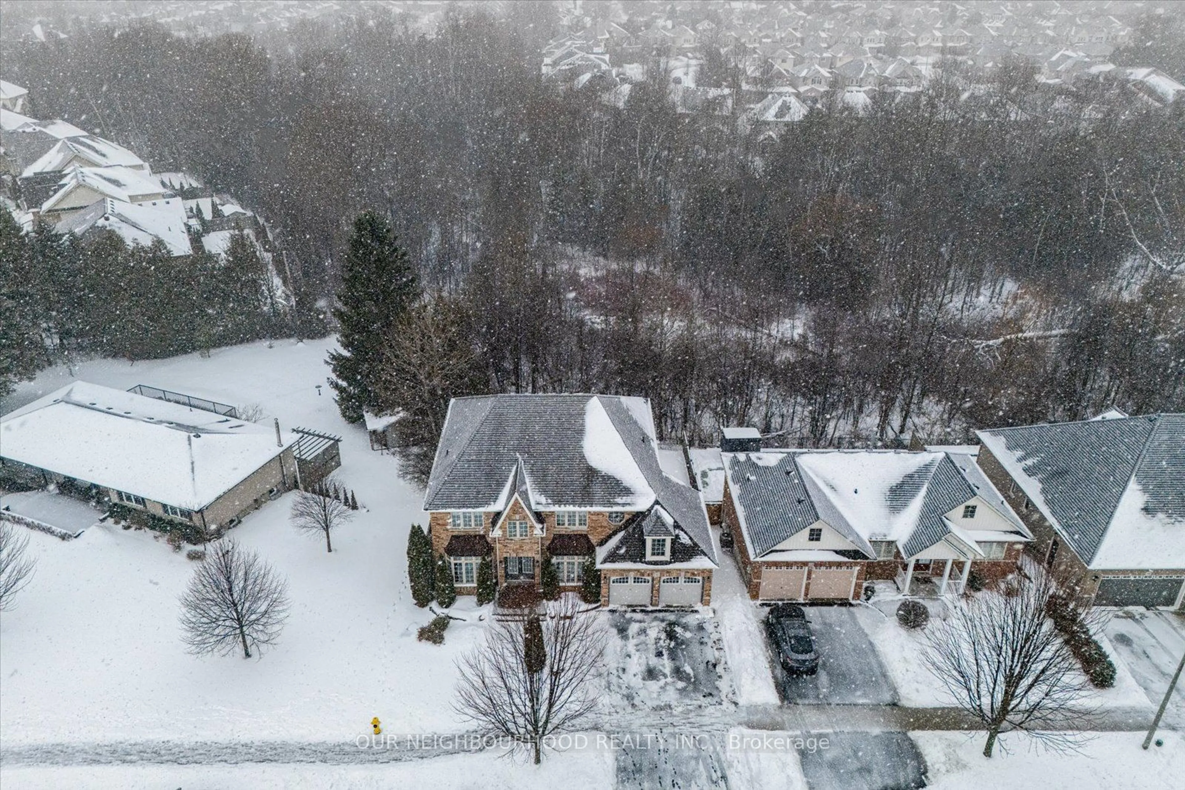 A pic from outside/outdoor area/front of a property/back of a property/a pic from drone, mountain view for 36 Jane Ave, Clarington Ontario L1E 0A6