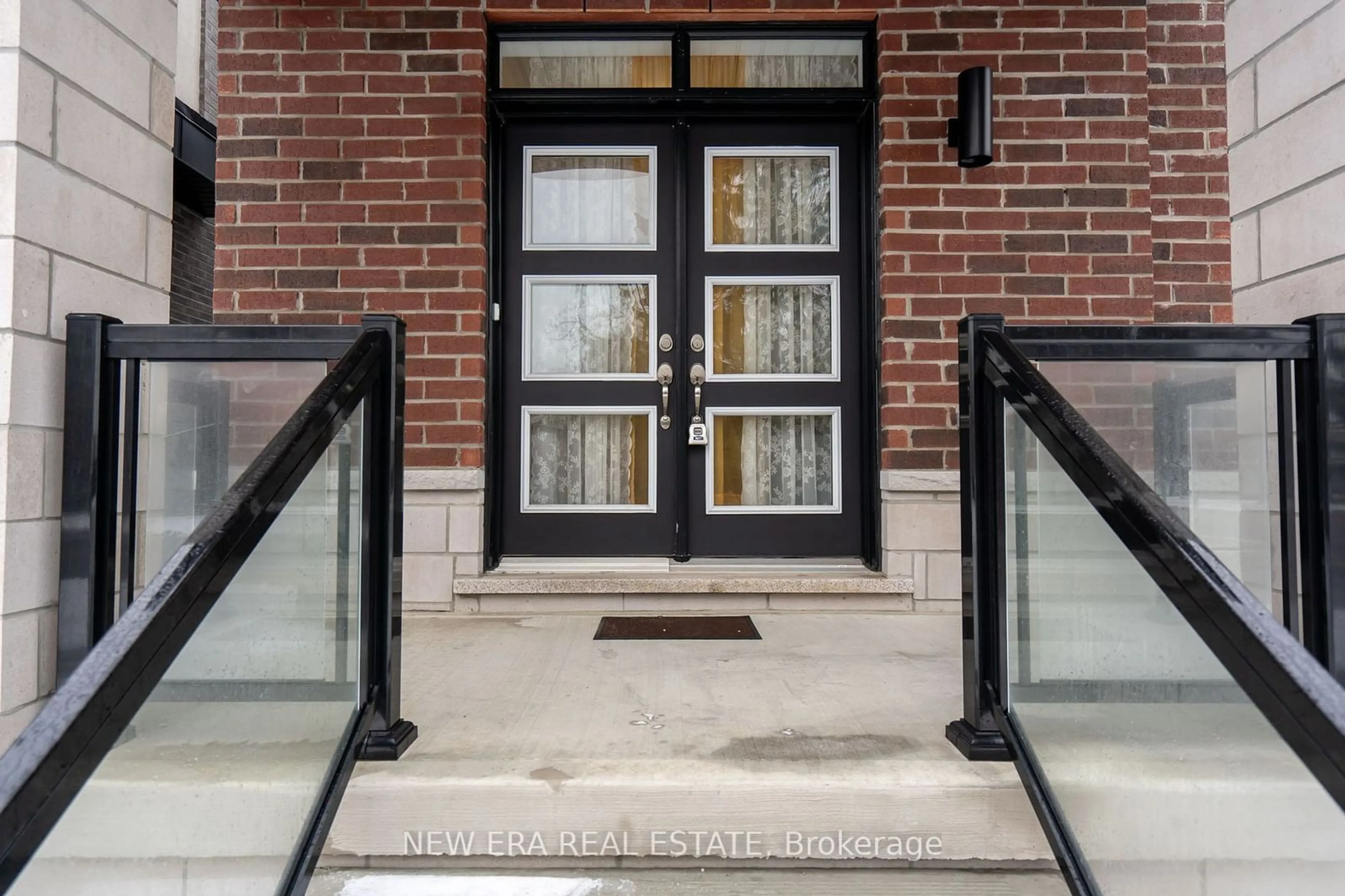 Indoor entryway for 1 B Norbury Cres, Toronto Ontario M1P 0G3