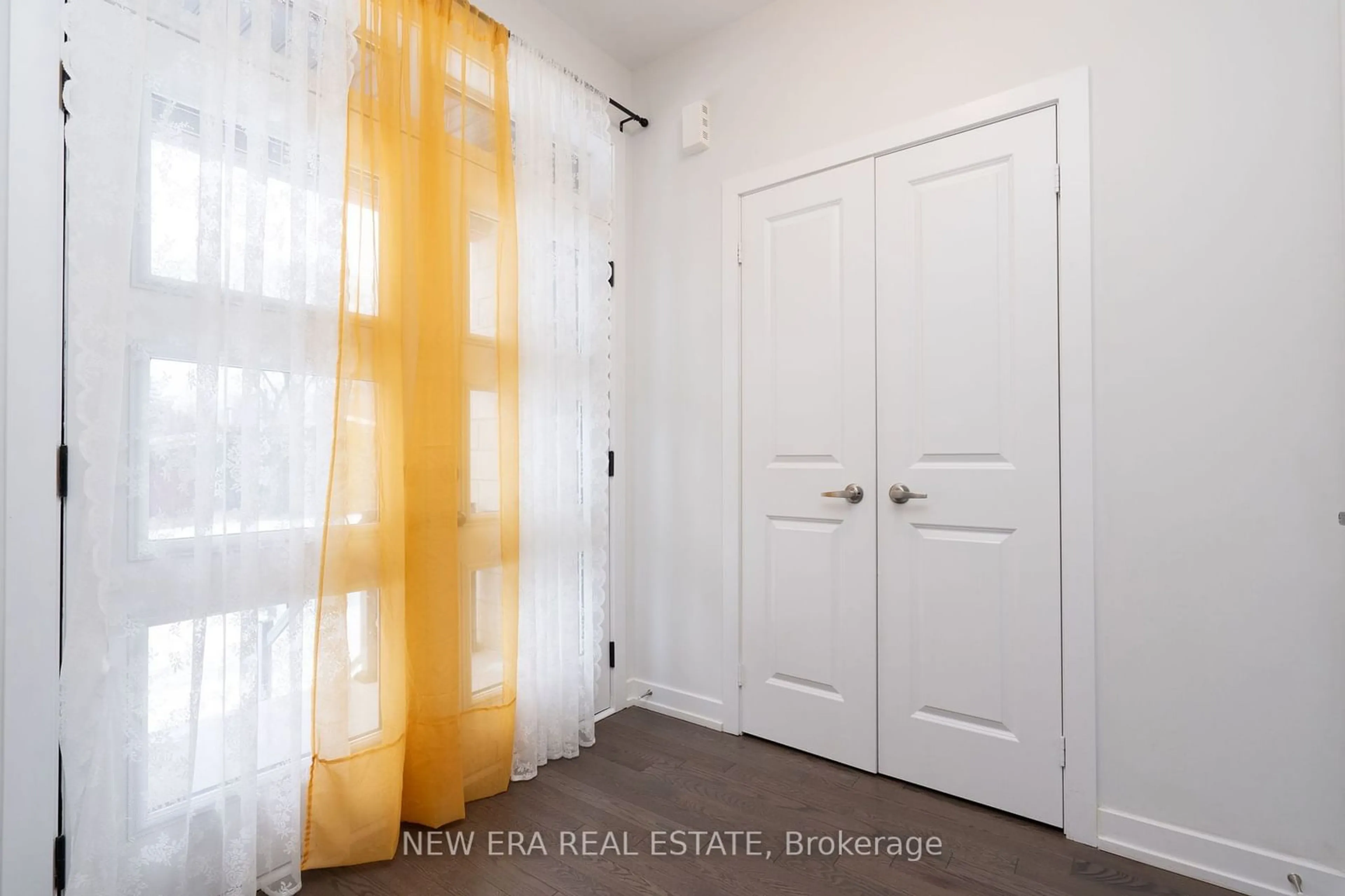 Indoor entryway for 1 B Norbury Cres, Toronto Ontario M1P 0G3