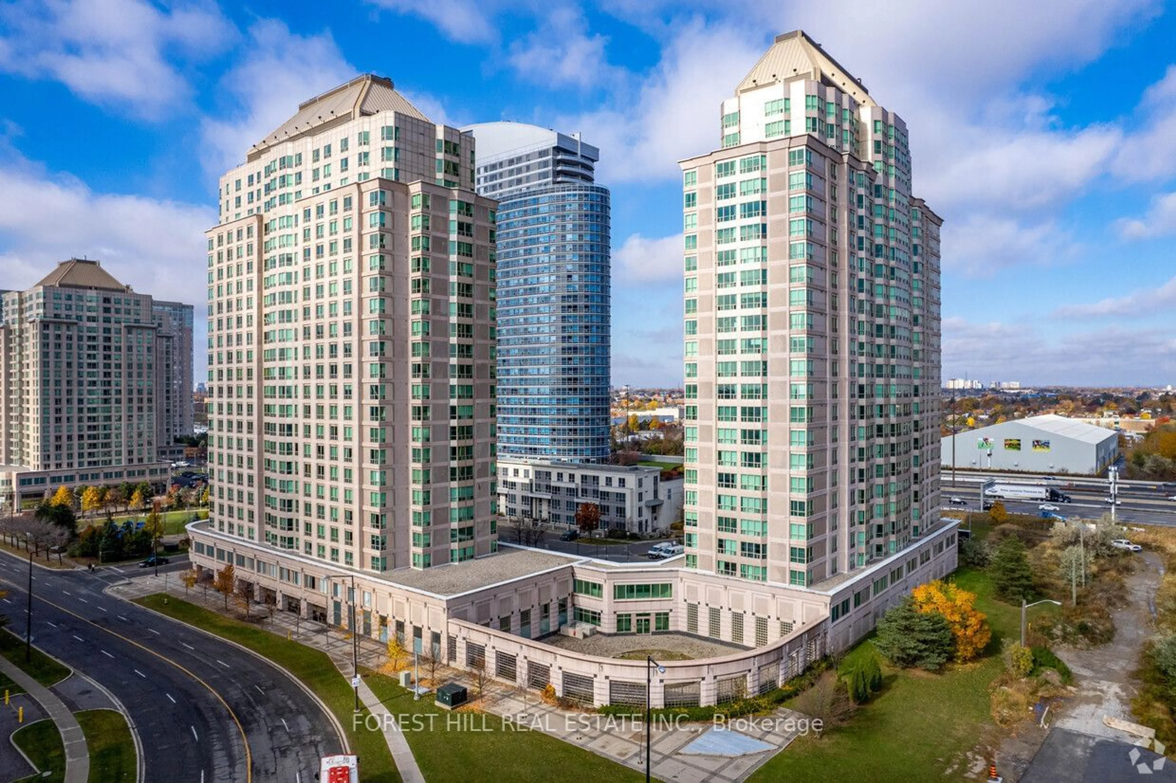 A pic from outside/outdoor area/front of a property/back of a property/a pic from drone, city buildings view from balcony for 1 Lee Centre Dr #1008, Toronto Ontario M1H 3J2