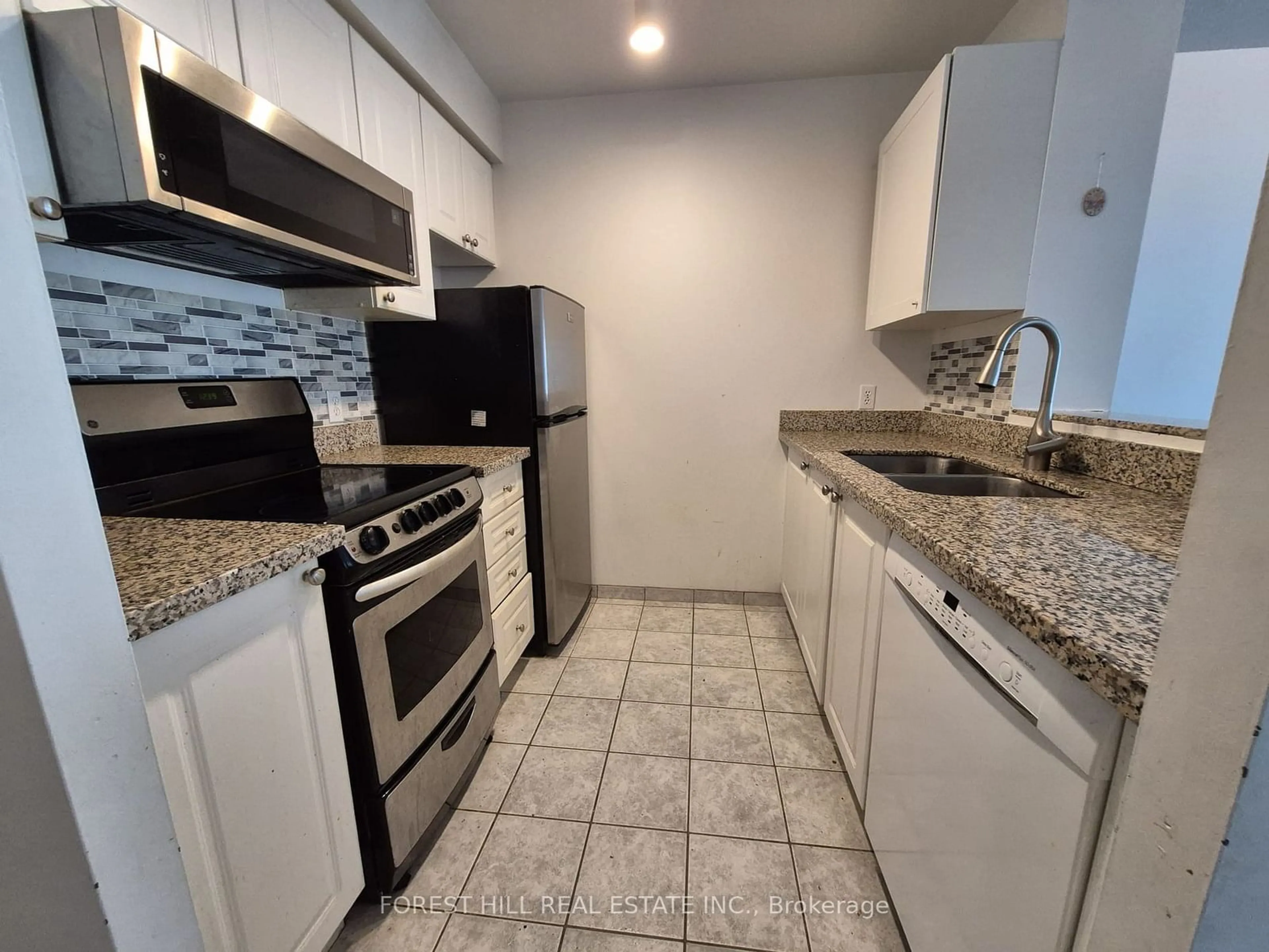 Standard kitchen, ceramic/tile floor for 1 Lee Centre Dr #1008, Toronto Ontario M1H 3J2