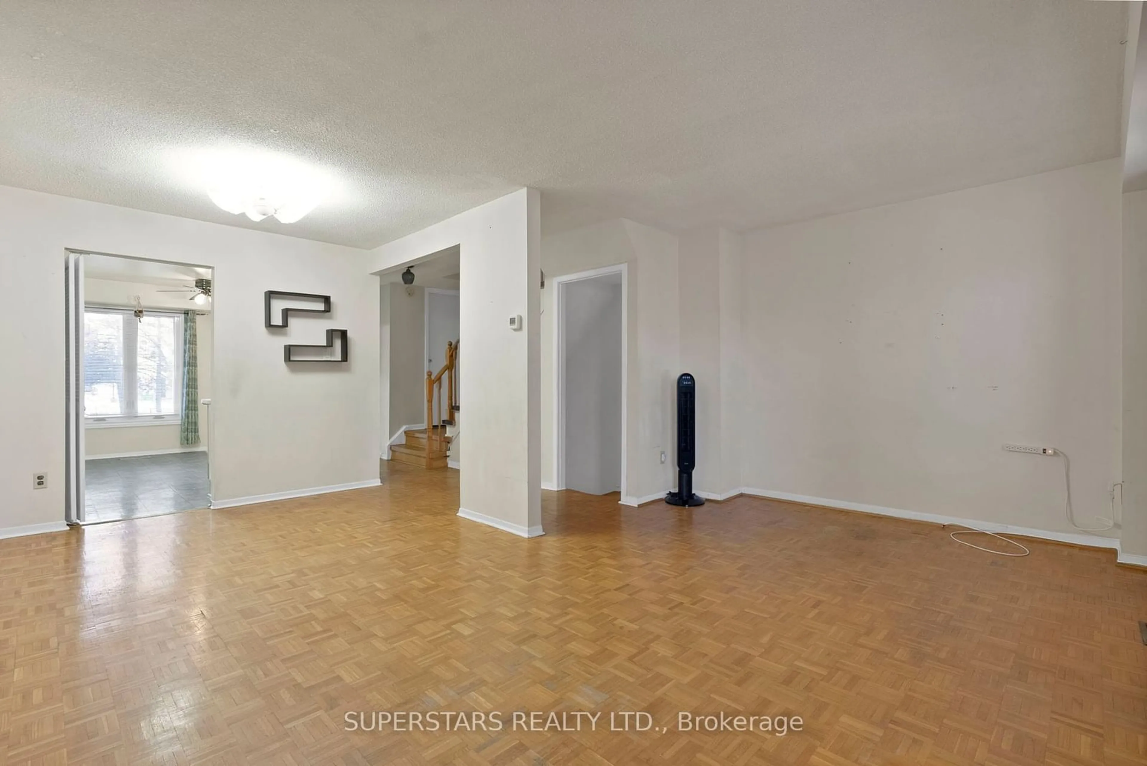 A pic of a room for 33 Dundalk Dr #25, Toronto Ontario M1P 4X6