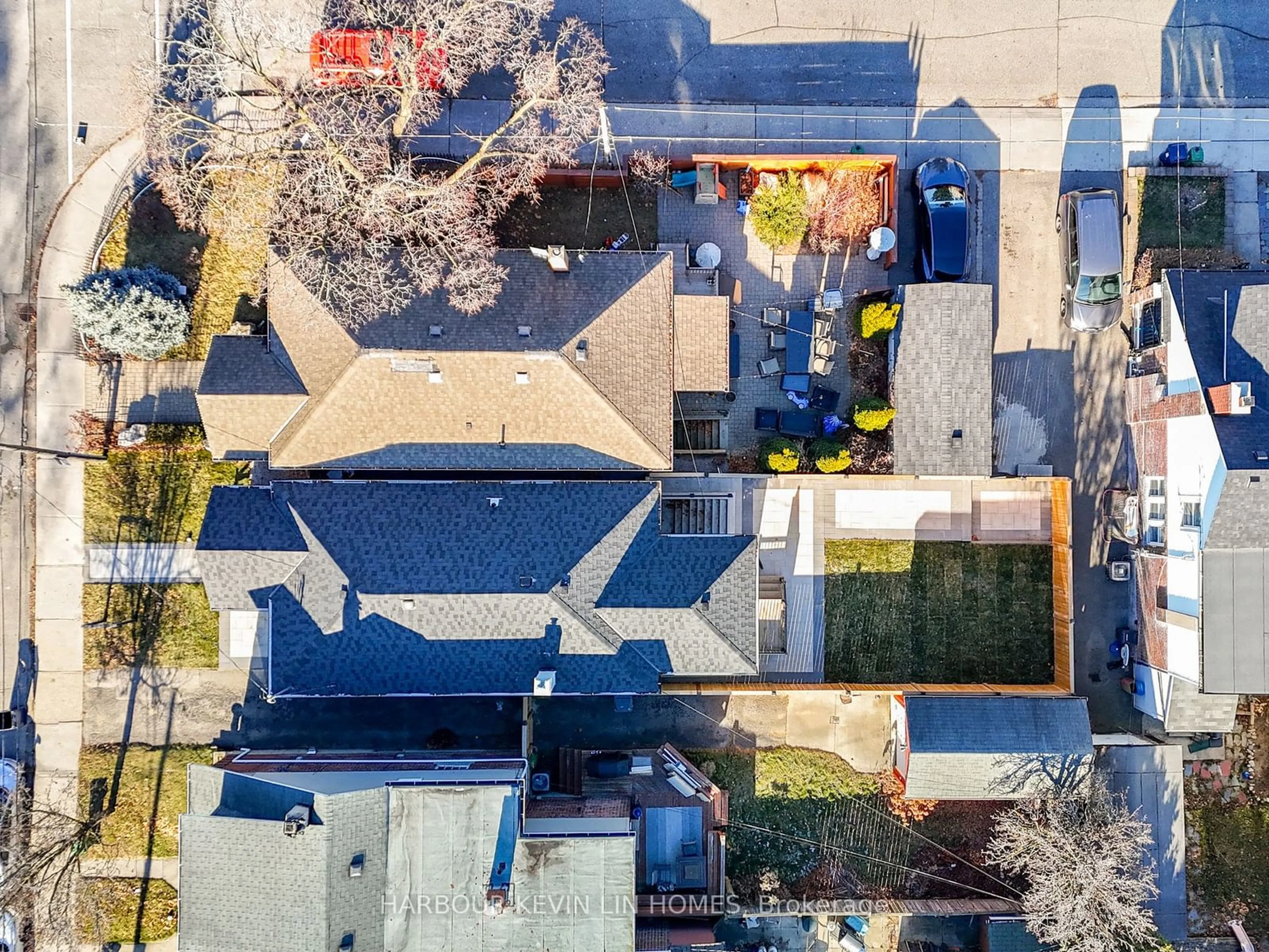 A pic from outside/outdoor area/front of a property/back of a property/a pic from drone, street for 105 Westlake Ave, Toronto Ontario M4C 4R3