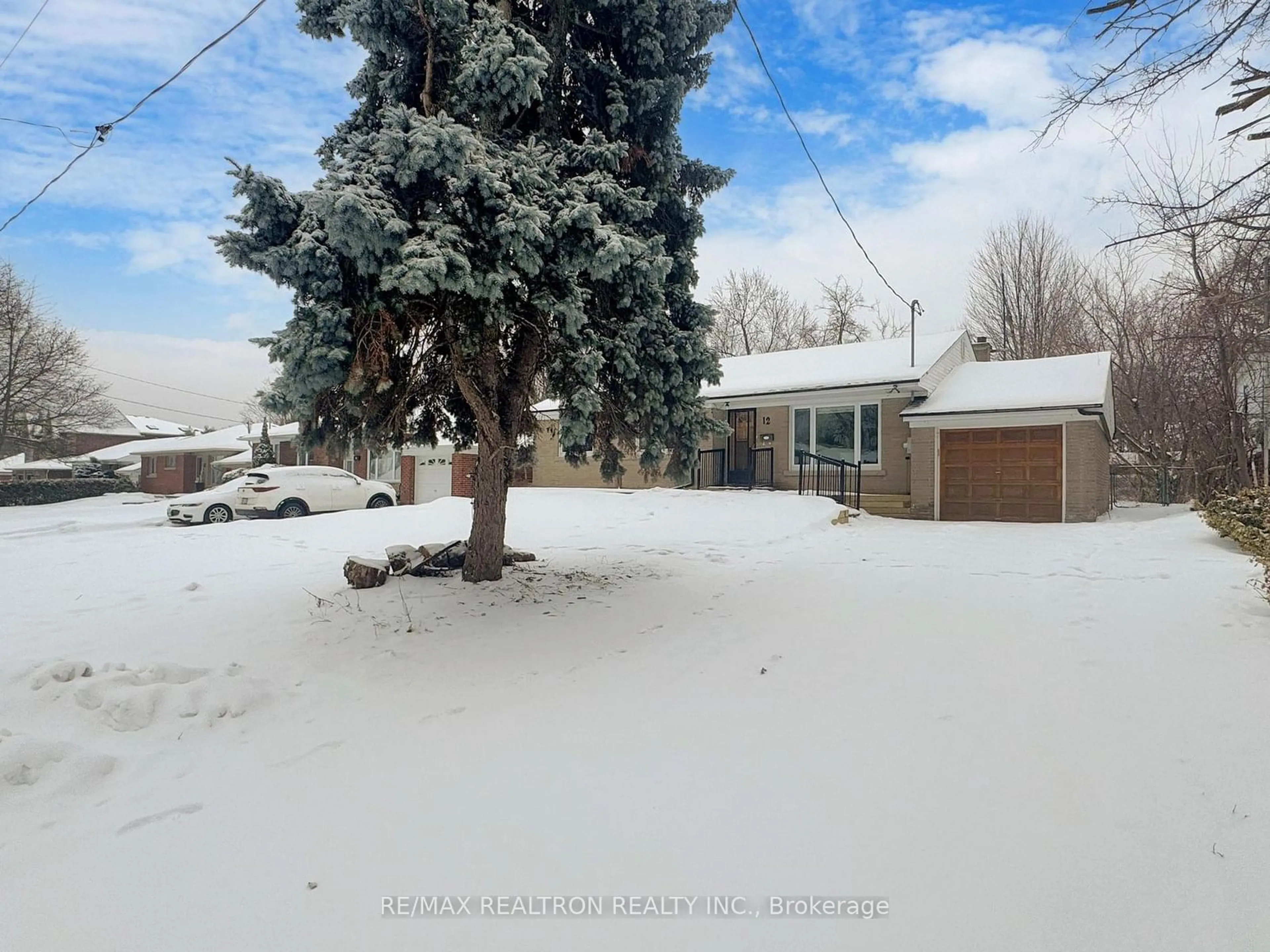 A pic from outside/outdoor area/front of a property/back of a property/a pic from drone, street for 12 Marydon Cres, Toronto Ontario M1S 2G8